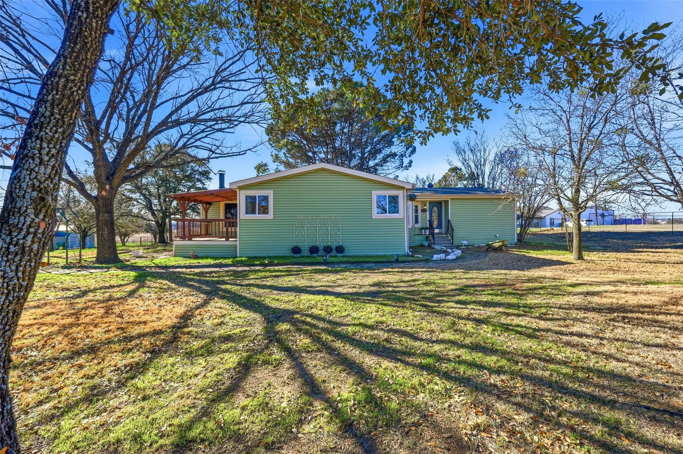 Single Family Residence For Sale in Johnson County , 1050 Stadium Drive, Joshua, Texas 76058, 3 Bedroom, 2 Bathroom, Garage spaces, 2,010 Sqft, built in 1988, Preowned, mls#21190246, Real Estate Agent in Joshua, Homes For Sale in Johnson county, Homes For Sale in Joshua, Realtor in Joshua Texas, Real Estate Brokerage Independent Realty Texas, Luminita Cordes Realtor
