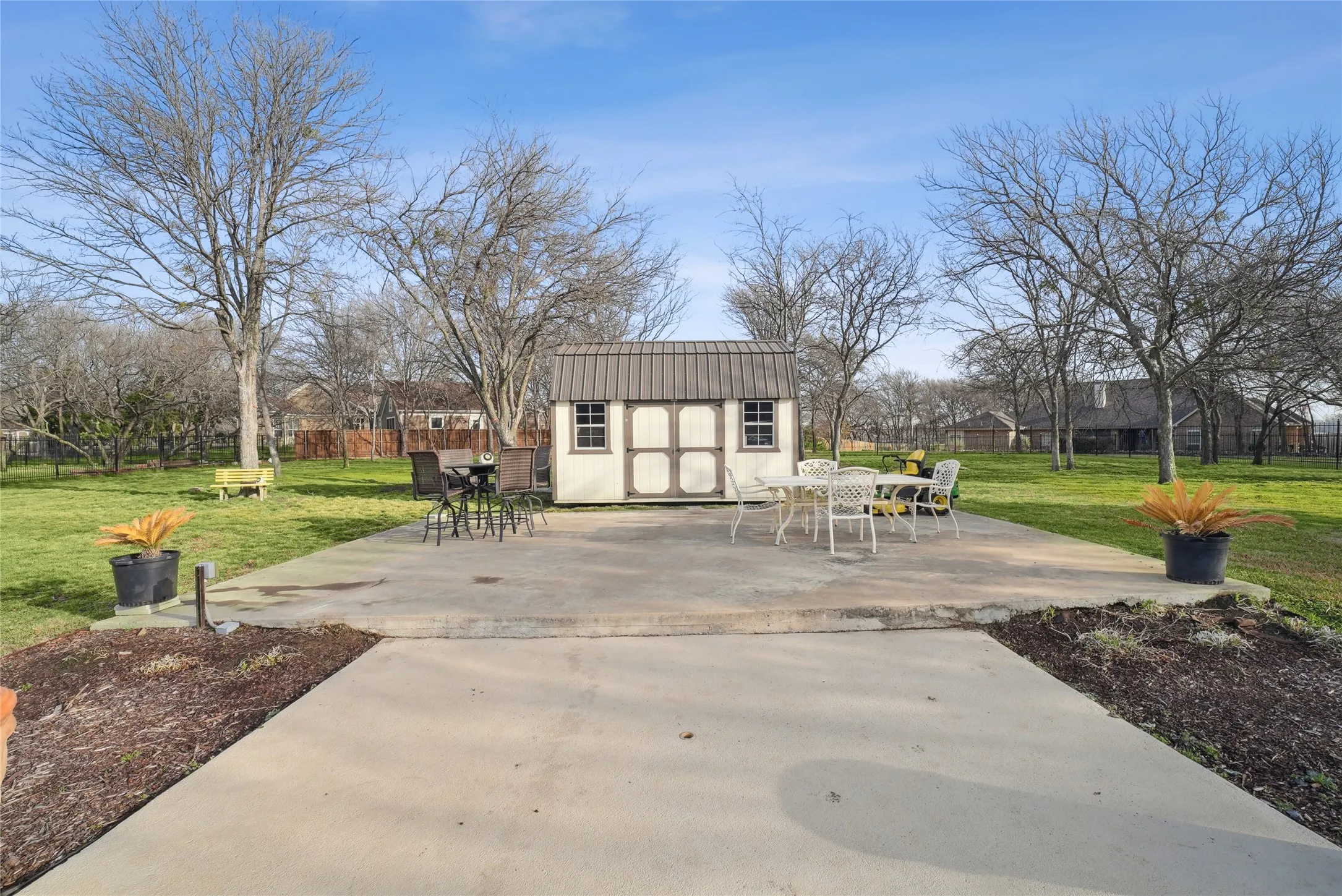Single Family Residence For Sale in Denton County , 3541 Pinnacle Bay Point, Little Elm, Texas 75068, 5 Bedroom, 3 Bathroom, 3 Garage spaces, 3,024 Sqft, built in 2012, mls#21190299, Real Estate Agent in Little Elm, Homes For Sale in Denton county, Homes For Sale in Little Elm, Realtor in Little Elm Texas, Real Estate Brokerage Independent Realty Texas, Luminita Cordes Realtor
