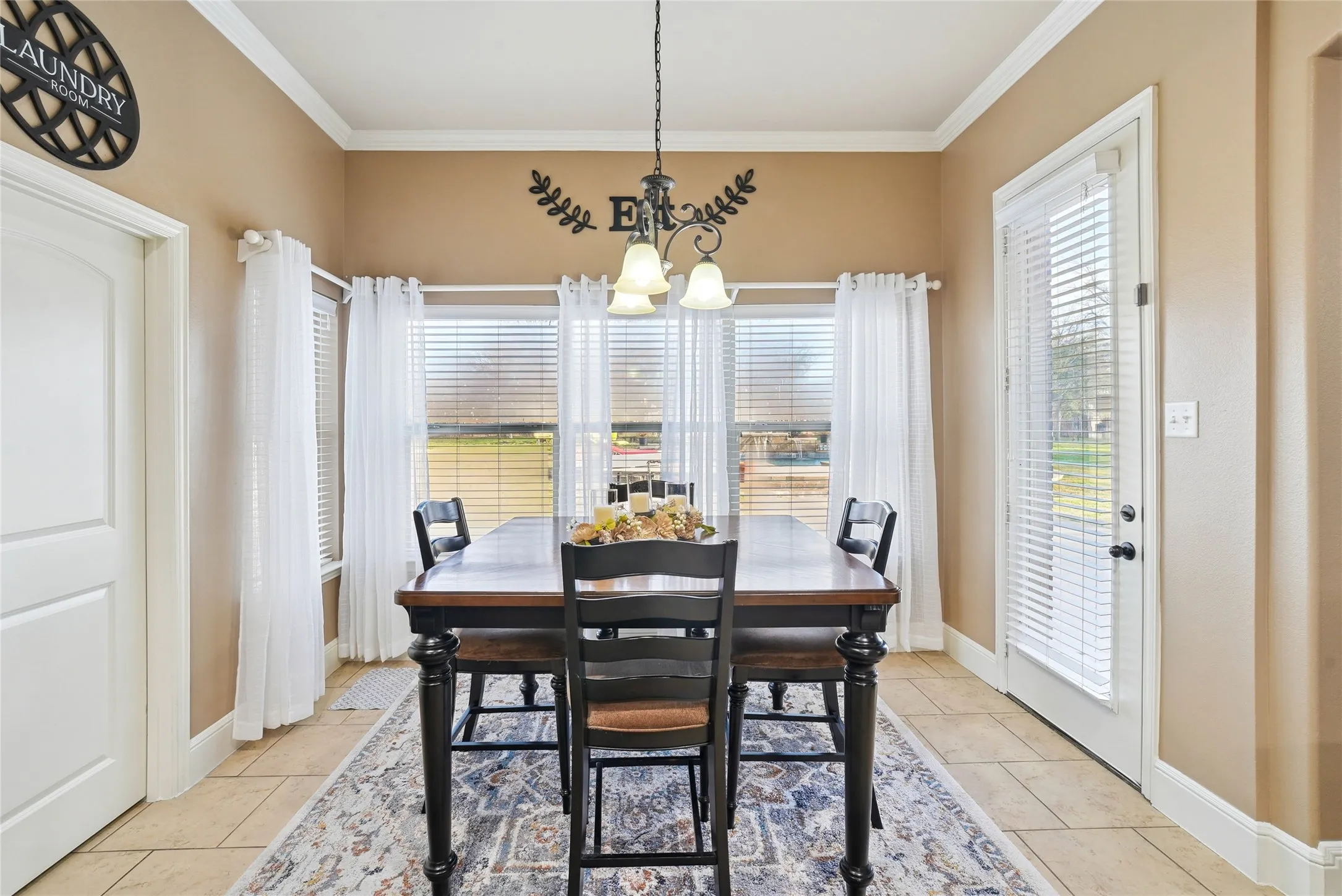 Breakfast Nook facing the pool.