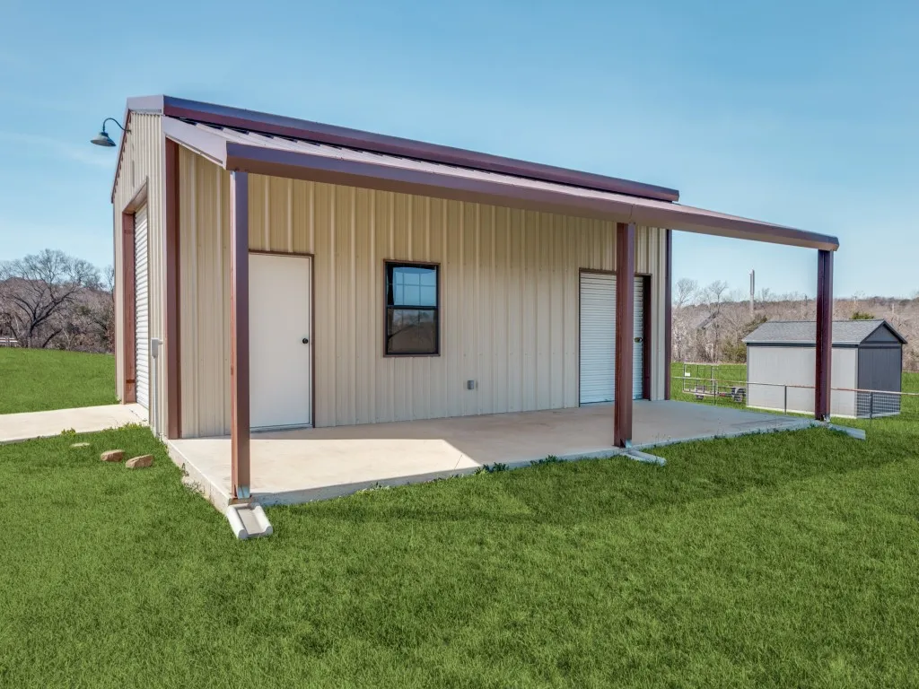 Single Family Residence For Sale in Parker County , 2000 Ragland Trail, Azle, Texas 76020, 4 Bedroom, 4 Bathroom, 3 Garage spaces, 3,059 Sqft, built in 2021, Preowned, mls#21184801, Real Estate Agent in Azle, Homes For Sale in Parker county, Homes For Sale in Azle, Realtor in Azle Texas, Real Estate Brokerage Independent Realty Texas, Luminita Cordes Realtor