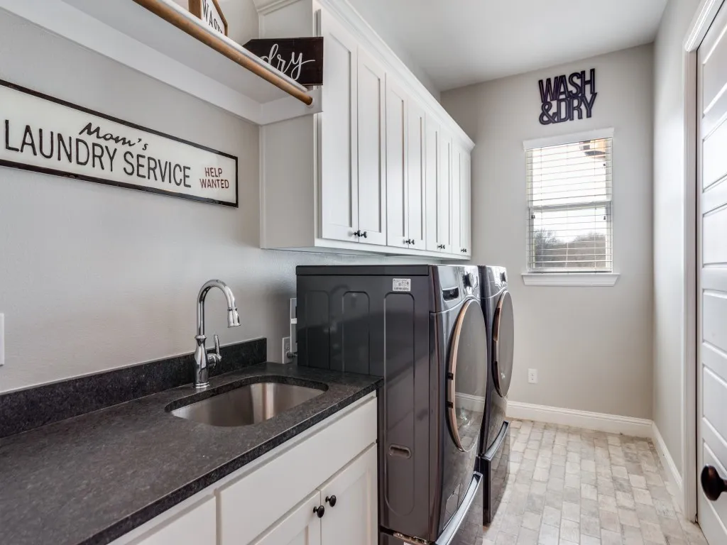 Single Family Residence For Sale in Parker County , 2000 Ragland Trail, Azle, Texas 76020, 4 Bedroom, 4 Bathroom, 3 Garage spaces, 3,059 Sqft, built in 2021, Preowned, mls#21184801, Real Estate Agent in Azle, Homes For Sale in Parker county, Homes For Sale in Azle, Realtor in Azle Texas, Real Estate Brokerage Independent Realty Texas, Luminita Cordes Realtor