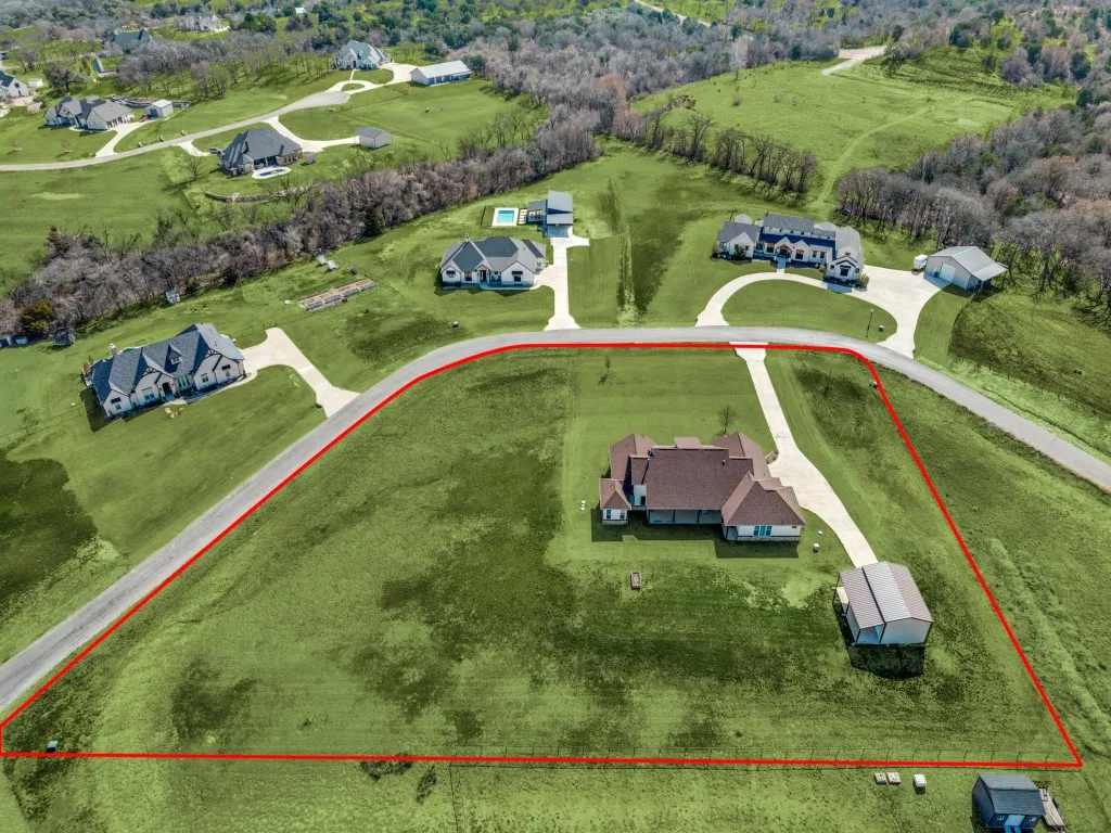 Single Family Residence For Sale in Parker County , 2000 Ragland Trail, Azle, Texas 76020, 4 Bedroom, 4 Bathroom, 3 Garage spaces, 3,059 Sqft, built in 2021, Preowned, mls#21184801, Real Estate Agent in Azle, Homes For Sale in Parker county, Homes For Sale in Azle, Realtor in Azle Texas, Real Estate Brokerage Independent Realty Texas, Luminita Cordes Realtor