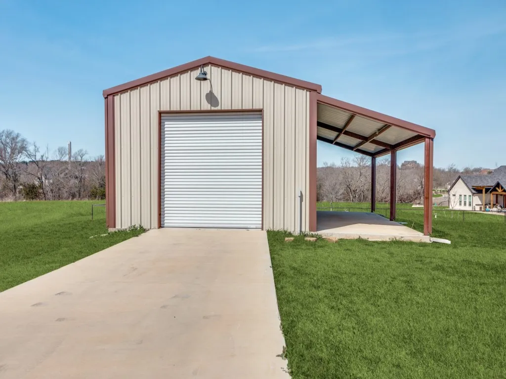 Single Family Residence For Sale in Parker County , 2000 Ragland Trail, Azle, Texas 76020, 4 Bedroom, 4 Bathroom, 3 Garage spaces, 3,059 Sqft, built in 2021, Preowned, mls#21184801, Real Estate Agent in Azle, Homes For Sale in Parker county, Homes For Sale in Azle, Realtor in Azle Texas, Real Estate Brokerage Independent Realty Texas, Luminita Cordes Realtor