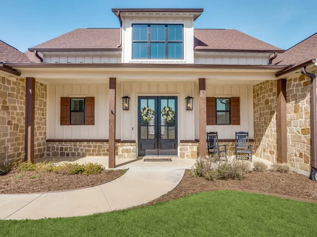 Single Family Residence For Sale in Parker County , 2000 Ragland Trail, Azle, Texas 76020, 4 Bedroom, 4 Bathroom, 3 Garage spaces, 3,059 Sqft, built in 2021, Preowned, mls#21184801, Real Estate Agent in Azle, Homes For Sale in Parker county, Homes For Sale in Azle, Realtor in Azle Texas, Real Estate Brokerage Independent Realty Texas, Luminita Cordes Realtor