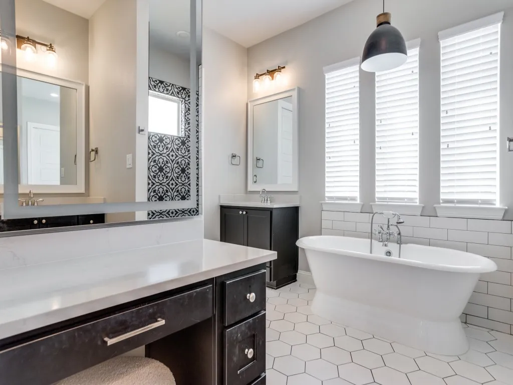 Single Family Residence For Sale in Parker County , 2000 Ragland Trail, Azle, Texas 76020, 4 Bedroom, 4 Bathroom, 3 Garage spaces, 3,059 Sqft, built in 2021, Preowned, mls#21184801, Real Estate Agent in Azle, Homes For Sale in Parker county, Homes For Sale in Azle, Realtor in Azle Texas, Real Estate Brokerage Independent Realty Texas, Luminita Cordes Realtor