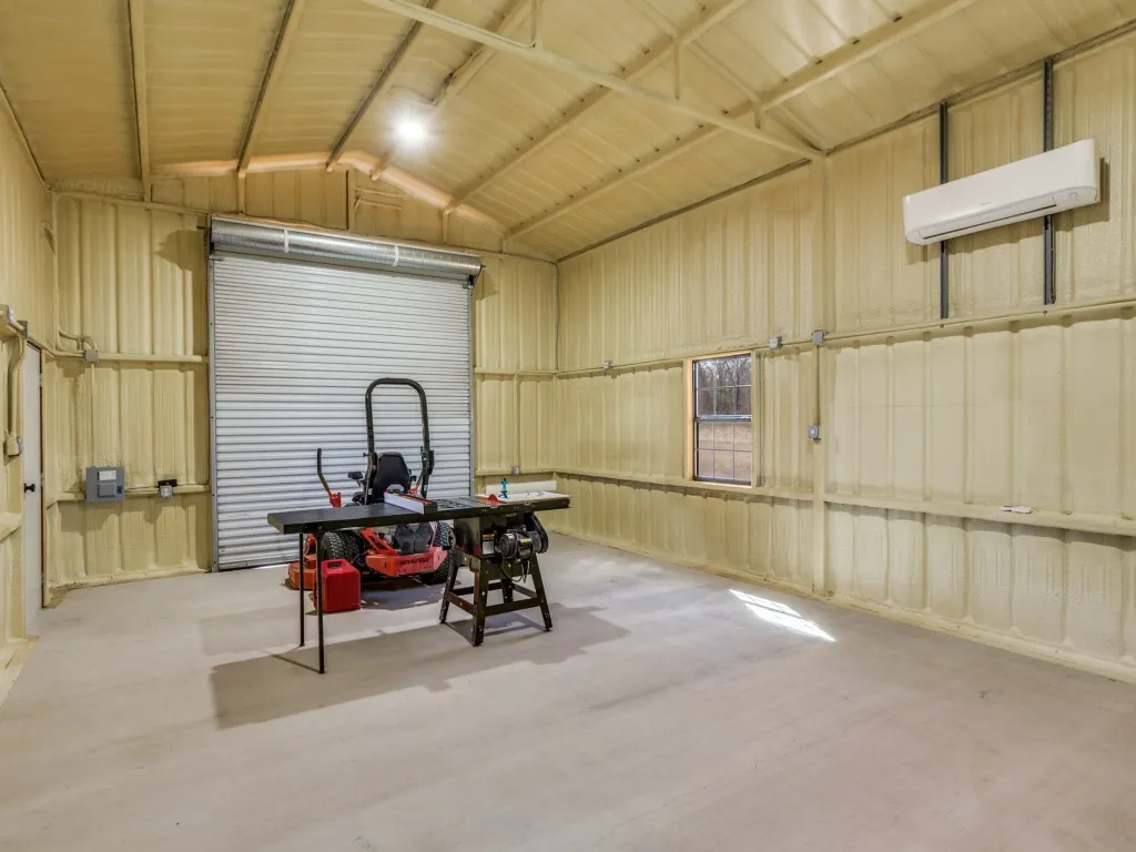 Single Family Residence For Sale in Parker County , 2000 Ragland Trail, Azle, Texas 76020, 4 Bedroom, 4 Bathroom, 3 Garage spaces, 3,059 Sqft, built in 2021, Preowned, mls#21184801, Real Estate Agent in Azle, Homes For Sale in Parker county, Homes For Sale in Azle, Realtor in Azle Texas, Real Estate Brokerage Independent Realty Texas, Luminita Cordes Realtor