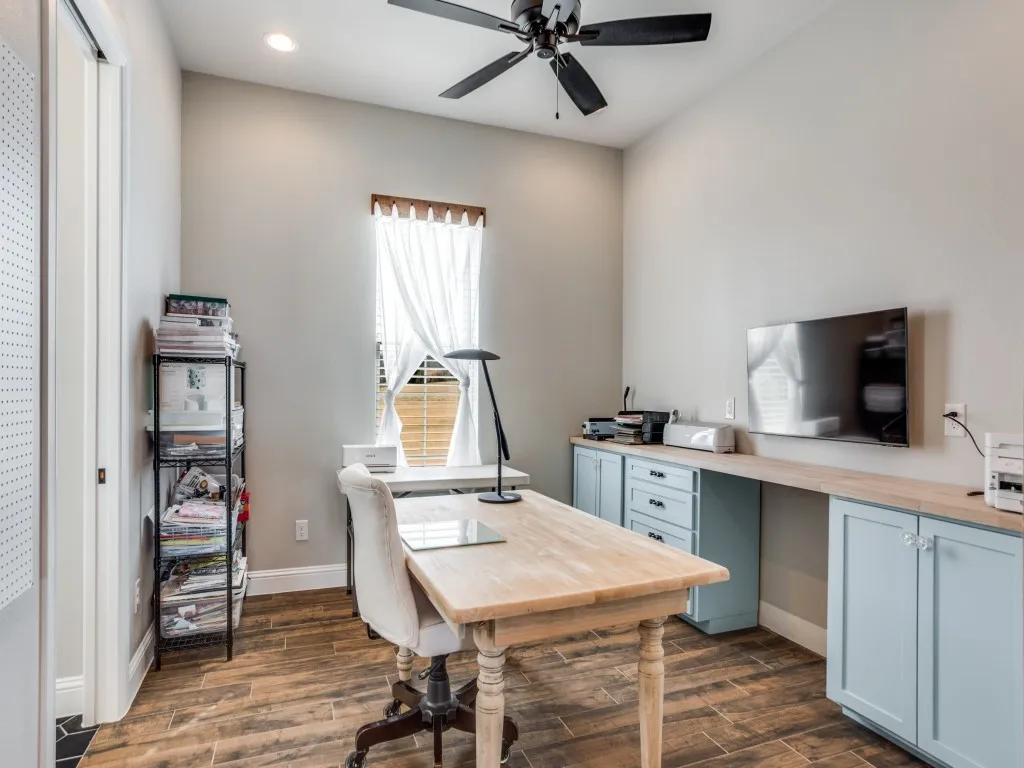 Single Family Residence For Sale in Parker County , 2000 Ragland Trail, Azle, Texas 76020, 4 Bedroom, 4 Bathroom, 3 Garage spaces, 3,059 Sqft, built in 2021, Preowned, mls#21184801, Real Estate Agent in Azle, Homes For Sale in Parker county, Homes For Sale in Azle, Realtor in Azle Texas, Real Estate Brokerage Independent Realty Texas, Luminita Cordes Realtor