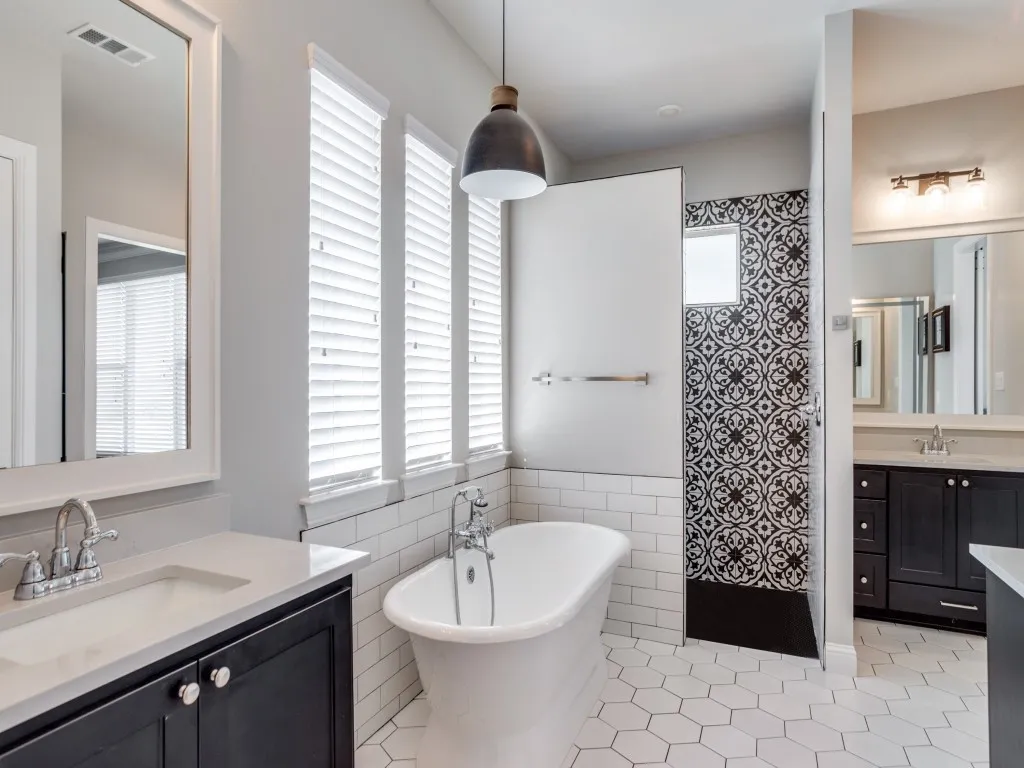 Single Family Residence For Sale in Parker County , 2000 Ragland Trail, Azle, Texas 76020, 4 Bedroom, 4 Bathroom, 3 Garage spaces, 3,059 Sqft, built in 2021, Preowned, mls#21184801, Real Estate Agent in Azle, Homes For Sale in Parker county, Homes For Sale in Azle, Realtor in Azle Texas, Real Estate Brokerage Independent Realty Texas, Luminita Cordes Realtor