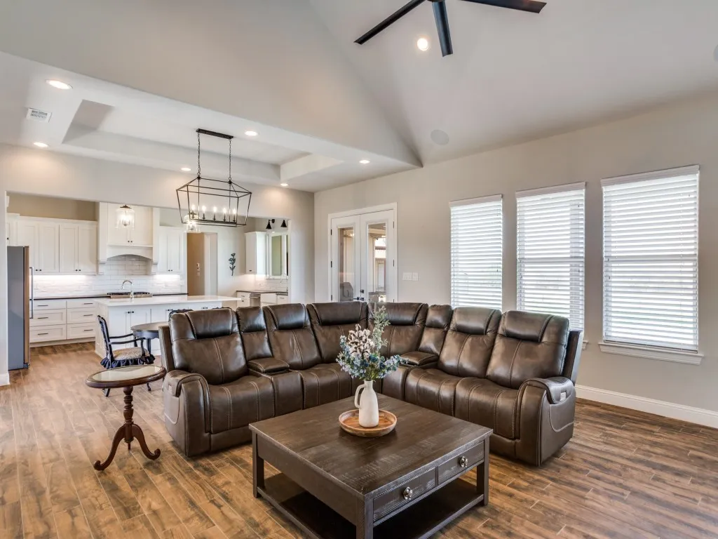 Single Family Residence For Sale in Parker County , 2000 Ragland Trail, Azle, Texas 76020, 4 Bedroom, 4 Bathroom, 3 Garage spaces, 3,059 Sqft, built in 2021, Preowned, mls#21184801, Real Estate Agent in Azle, Homes For Sale in Parker county, Homes For Sale in Azle, Realtor in Azle Texas, Real Estate Brokerage Independent Realty Texas, Luminita Cordes Realtor