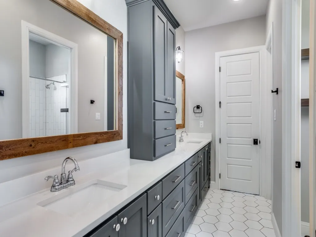 Single Family Residence For Sale in Parker County , 2000 Ragland Trail, Azle, Texas 76020, 4 Bedroom, 4 Bathroom, 3 Garage spaces, 3,059 Sqft, built in 2021, Preowned, mls#21184801, Real Estate Agent in Azle, Homes For Sale in Parker county, Homes For Sale in Azle, Realtor in Azle Texas, Real Estate Brokerage Independent Realty Texas, Luminita Cordes Realtor