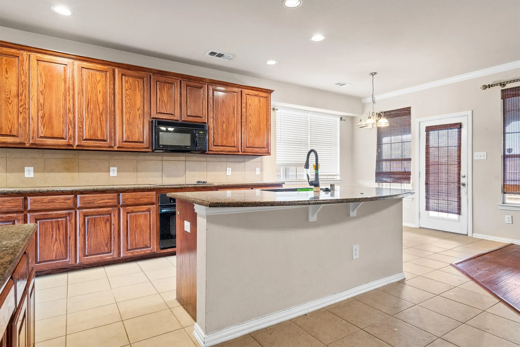 Single Family Residence For Sale in Denton County , 1128 Patch Grove Drive, Frisco, Texas 75033, 5 Bedroom, 3 Bathroom, 3 Garage spaces, 2,992 Sqft, built in 2007, mls#21161137, Real Estate Agent in Frisco, Homes For Sale in Denton county, Homes For Sale in Frisco, Realtor in Frisco Texas, Real Estate Brokerage Independent Realty Texas, Luminita Cordes Realtor