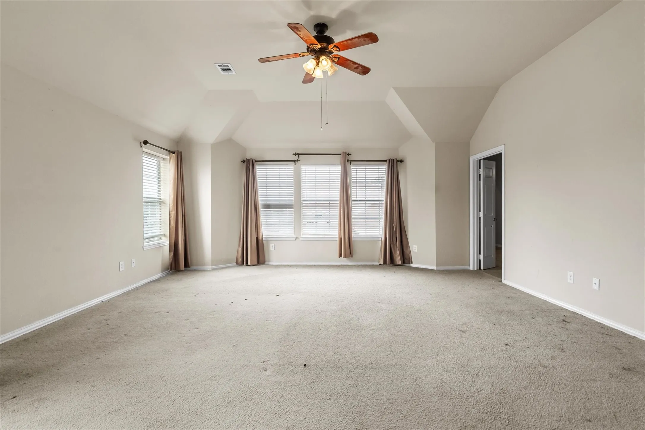 Single Family Residence For Sale in Denton County , 1128 Patch Grove Drive, Frisco, Texas 75033, 5 Bedroom, 3 Bathroom, 3 Garage spaces, 2,992 Sqft, built in 2007, mls#21161137, Real Estate Agent in Frisco, Homes For Sale in Denton county, Homes For Sale in Frisco, Realtor in Frisco Texas, Real Estate Brokerage Independent Realty Texas, Luminita Cordes Realtor