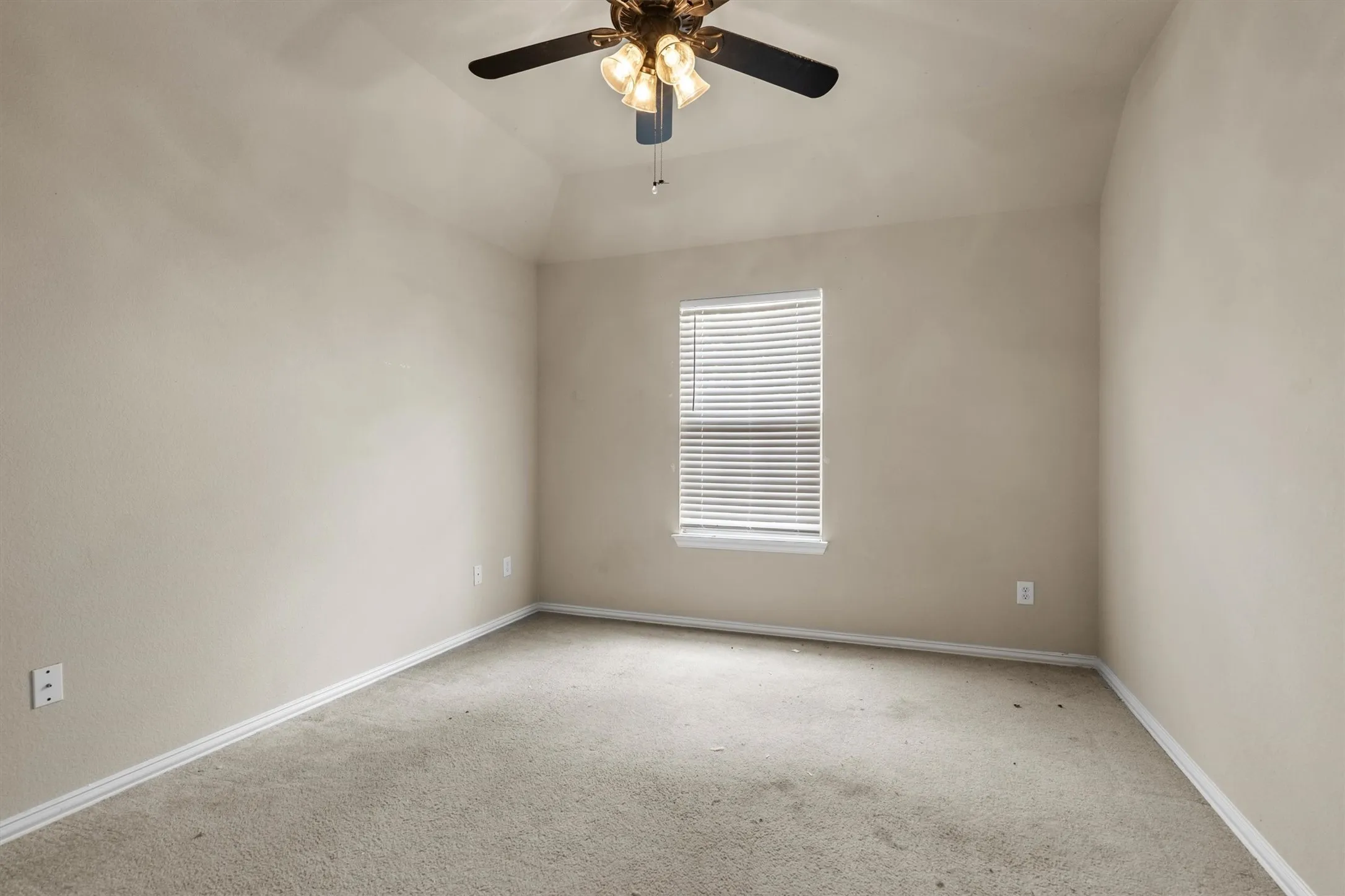 Single Family Residence For Sale in Denton County , 1128 Patch Grove Drive, Frisco, Texas 75033, 5 Bedroom, 3 Bathroom, 3 Garage spaces, 2,992 Sqft, built in 2007, mls#21161137, Real Estate Agent in Frisco, Homes For Sale in Denton county, Homes For Sale in Frisco, Realtor in Frisco Texas, Real Estate Brokerage Independent Realty Texas, Luminita Cordes Realtor