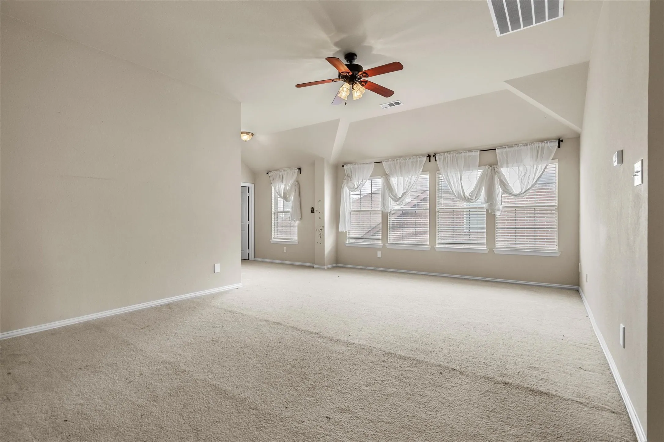 Single Family Residence For Sale in Denton County , 1128 Patch Grove Drive, Frisco, Texas 75033, 5 Bedroom, 3 Bathroom, 3 Garage spaces, 2,992 Sqft, built in 2007, mls#21161137, Real Estate Agent in Frisco, Homes For Sale in Denton county, Homes For Sale in Frisco, Realtor in Frisco Texas, Real Estate Brokerage Independent Realty Texas, Luminita Cordes Realtor