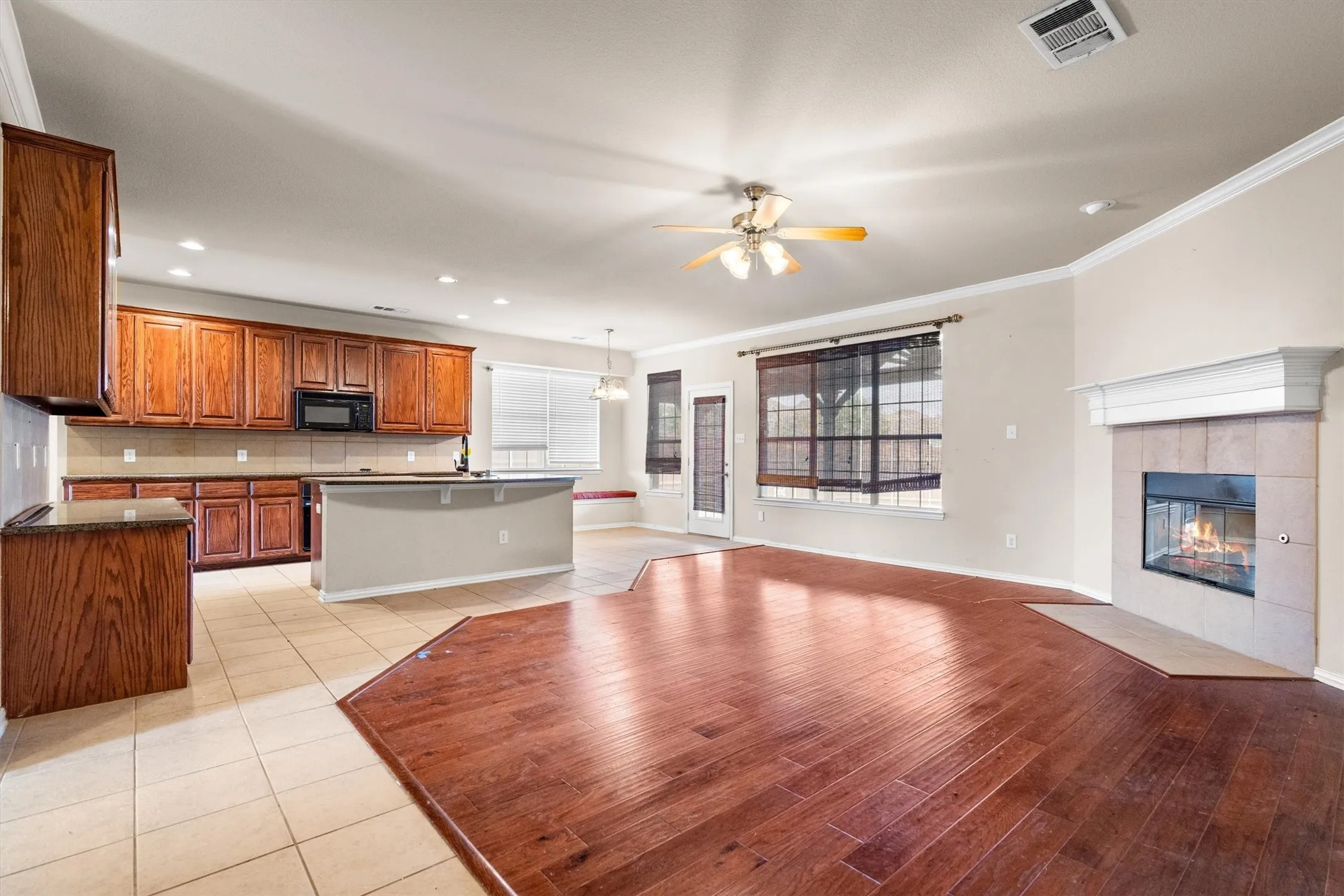 Single Family Residence For Sale in Denton County , 1128 Patch Grove Drive, Frisco, Texas 75033, 5 Bedroom, 3 Bathroom, 3 Garage spaces, 2,992 Sqft, built in 2007, mls#21161137, Real Estate Agent in Frisco, Homes For Sale in Denton county, Homes For Sale in Frisco, Realtor in Frisco Texas, Real Estate Brokerage Independent Realty Texas, Luminita Cordes Realtor