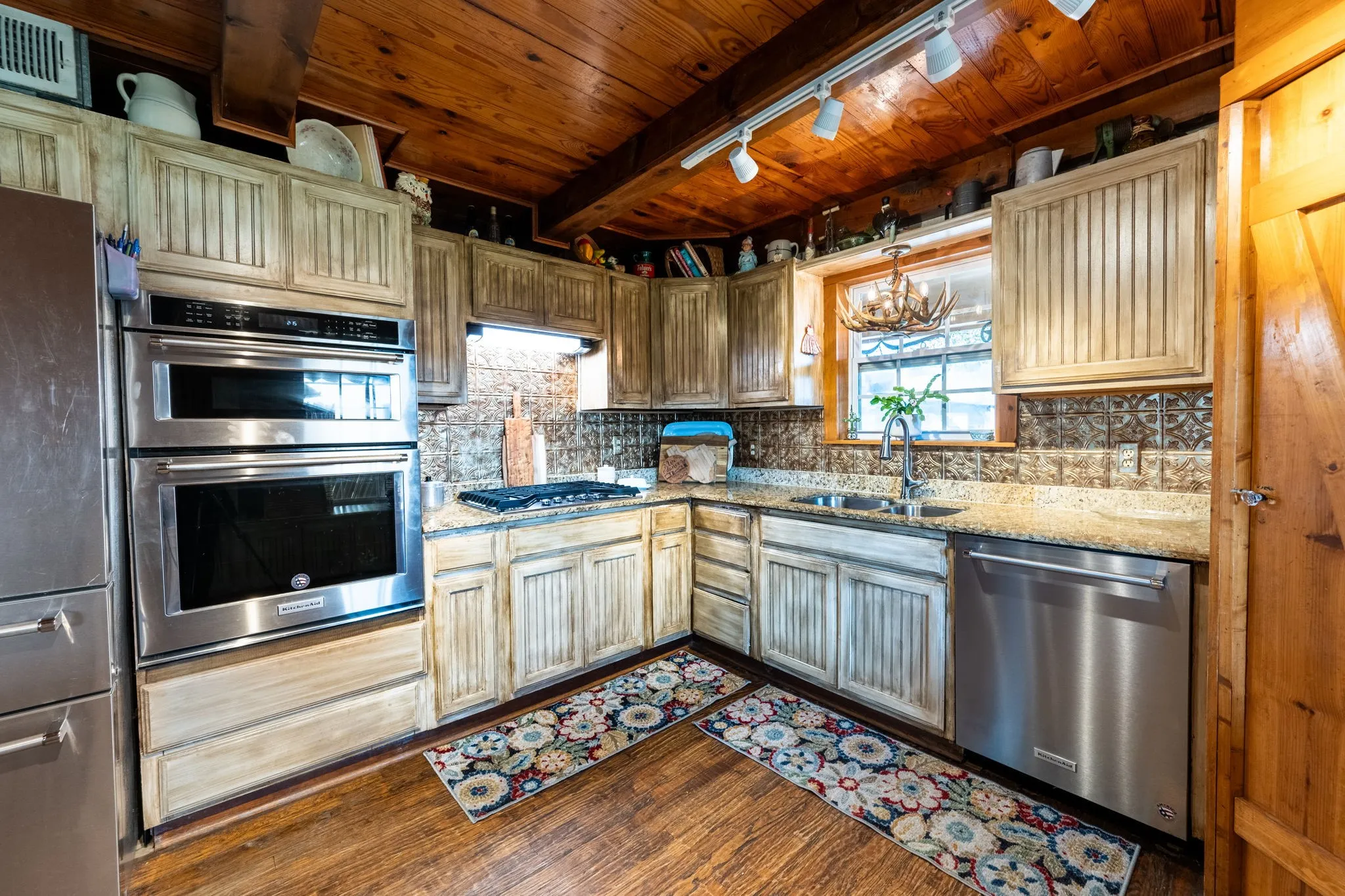 Cute and updated kitchen!