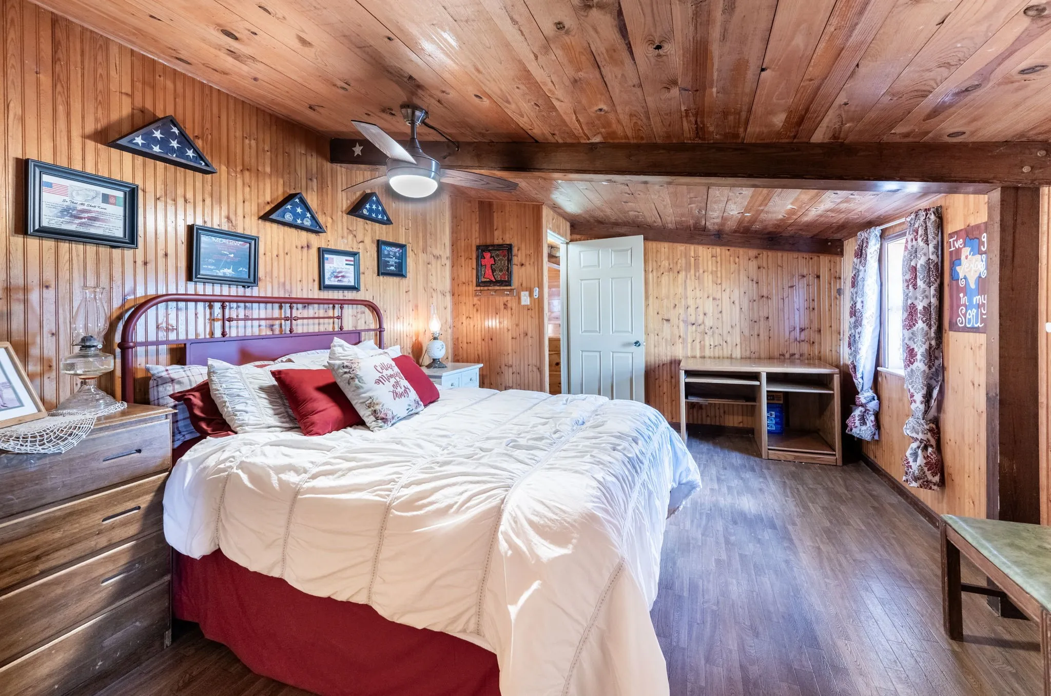 Secondary upstairs bedroom with ensuite bathroom.