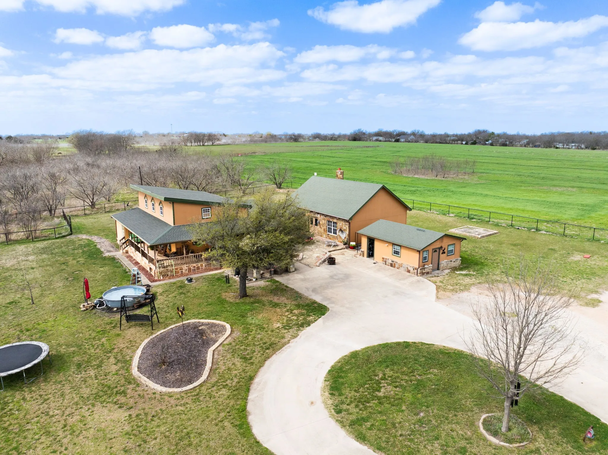 Circle Driveway, House, Entertainment-Game Room and Shop!