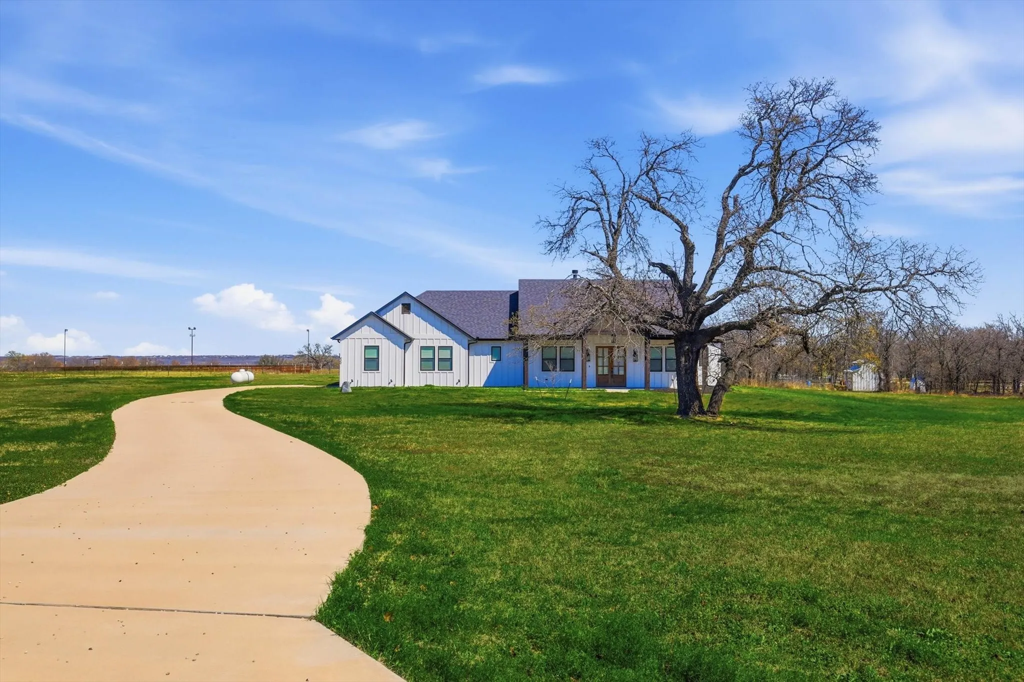 Single Family Residence For Sale in Parker County , 420 Zonaverde Court, Poolville, Texas 76487, 3 Bedroom, 3 Bathroom, 2 Garage spaces, 2,460 Sqft, built in 2022, Preowned, mls#21189189, Real Estate Agent in Poolville, Homes For Sale in Parker county, Homes For Sale in Poolville, Realtor in Poolville Texas, Real Estate Brokerage Independent Realty Texas, Luminita Cordes Realtor