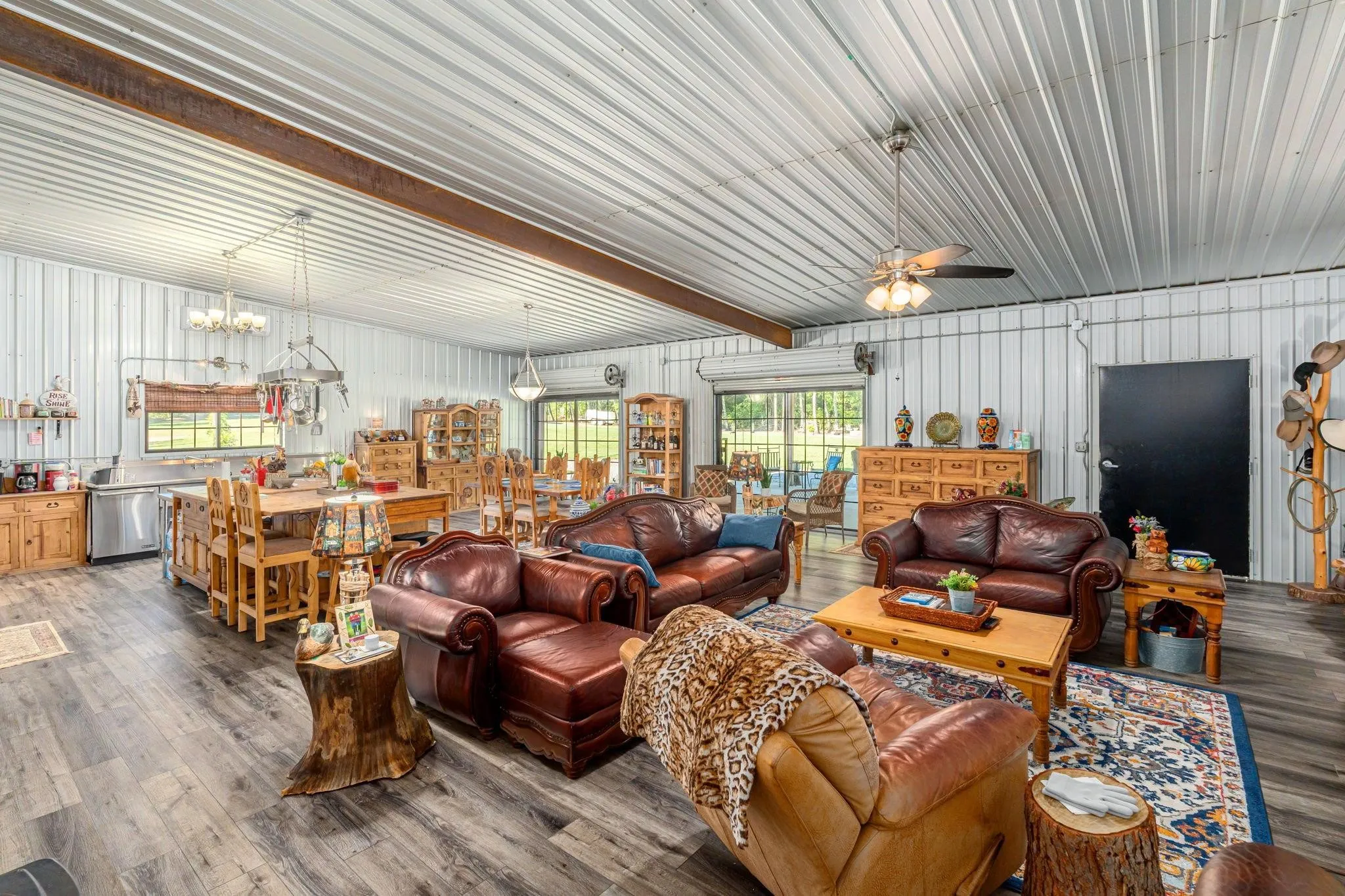 Open concept, cozy living area for entertaining