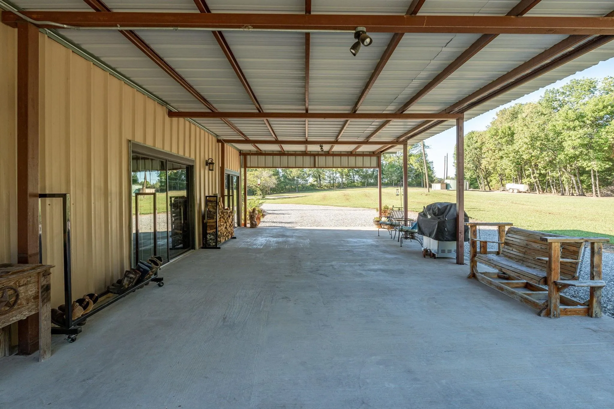 Single Family Residence For Sale in Fannin County , 2691 County Road 3335, Ladonia, Texas 75449, 2 Bedrooms, 2 Bathrooms, Garage spaces, 2,400 Sqft, built in 2008, Price $477,000, mls#21190111, Real Estate Agent in Ladonia, Homes For Sale in Fannin county, Homes For Sale in Ladonia, Realtor in Ladonia Texas, Real Estate Brokerage Independent Realty Texas, Luminita Cordes Realtor