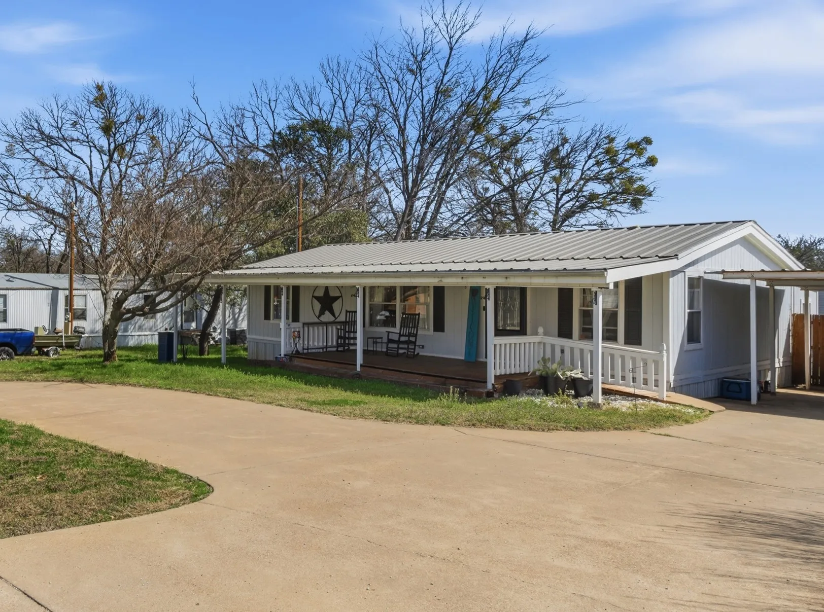 Mobile Home For Sale in Hood County , 3011 Sky Court, Granbury, Texas 76049, 3 Bedroom, 2 Bathroom, Garage spaces, 1,080 Sqft, built in 2001, Preowned, mls#21182129, Real Estate Agent in Granbury, Homes For Sale in Hood county, Homes For Sale in Granbury, Realtor in Granbury Texas, Real Estate Brokerage Independent Realty Texas, Luminita Cordes Realtor