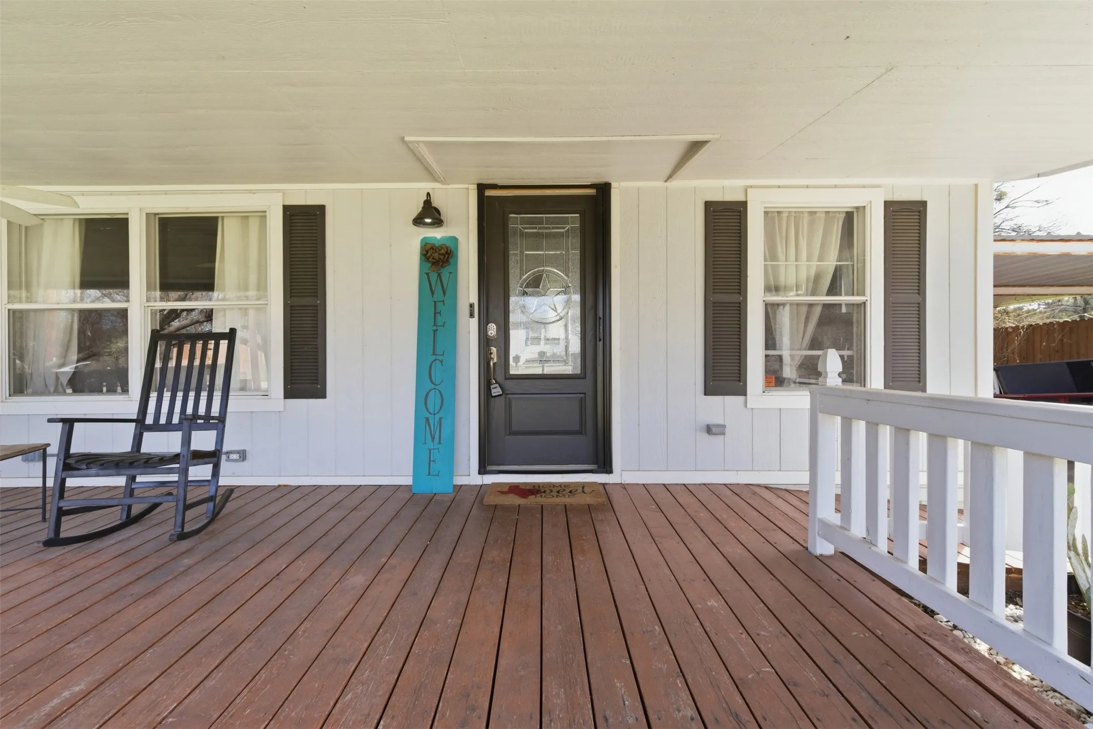 Mobile Home For Sale in Hood County , 3011 Sky Court, Granbury, Texas 76049, 3 Bedroom, 2 Bathroom, Garage spaces, 1,080 Sqft, built in 2001, Preowned, mls#21182129, Real Estate Agent in Granbury, Homes For Sale in Hood county, Homes For Sale in Granbury, Realtor in Granbury Texas, Real Estate Brokerage Independent Realty Texas, Luminita Cordes Realtor