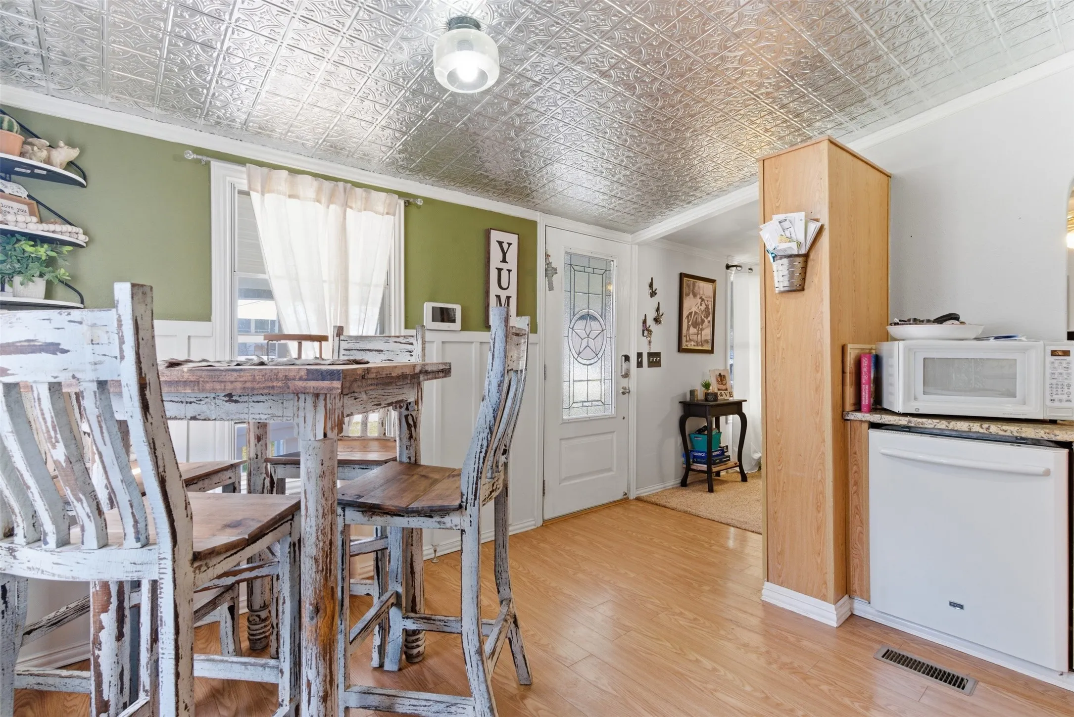 Mobile Home For Sale in Hood County , 3011 Sky Court, Granbury, Texas 76049, 3 Bedroom, 2 Bathroom, Garage spaces, 1,080 Sqft, built in 2001, Preowned, mls#21182129, Real Estate Agent in Granbury, Homes For Sale in Hood county, Homes For Sale in Granbury, Realtor in Granbury Texas, Real Estate Brokerage Independent Realty Texas, Luminita Cordes Realtor