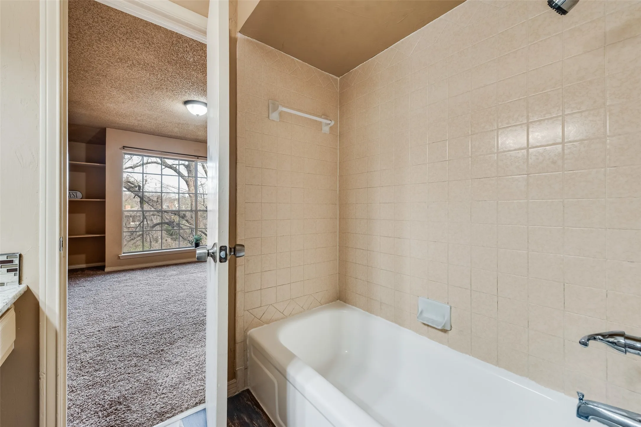 Condominium For Sale in Dallas County , 9801 Royal Lane 703, Dallas, Texas 75231, 2 Bedroom, 3 Bathroom, Garage spaces, 1,111 Sqft, built in 1981, Preowned, mls#21184467, Real Estate Agent in Dallas, Homes For Sale in Dallas county, Homes For Sale in Dallas, Realtor in Dallas Texas, Real Estate Brokerage Independent Realty Texas, Luminita Cordes Realtor