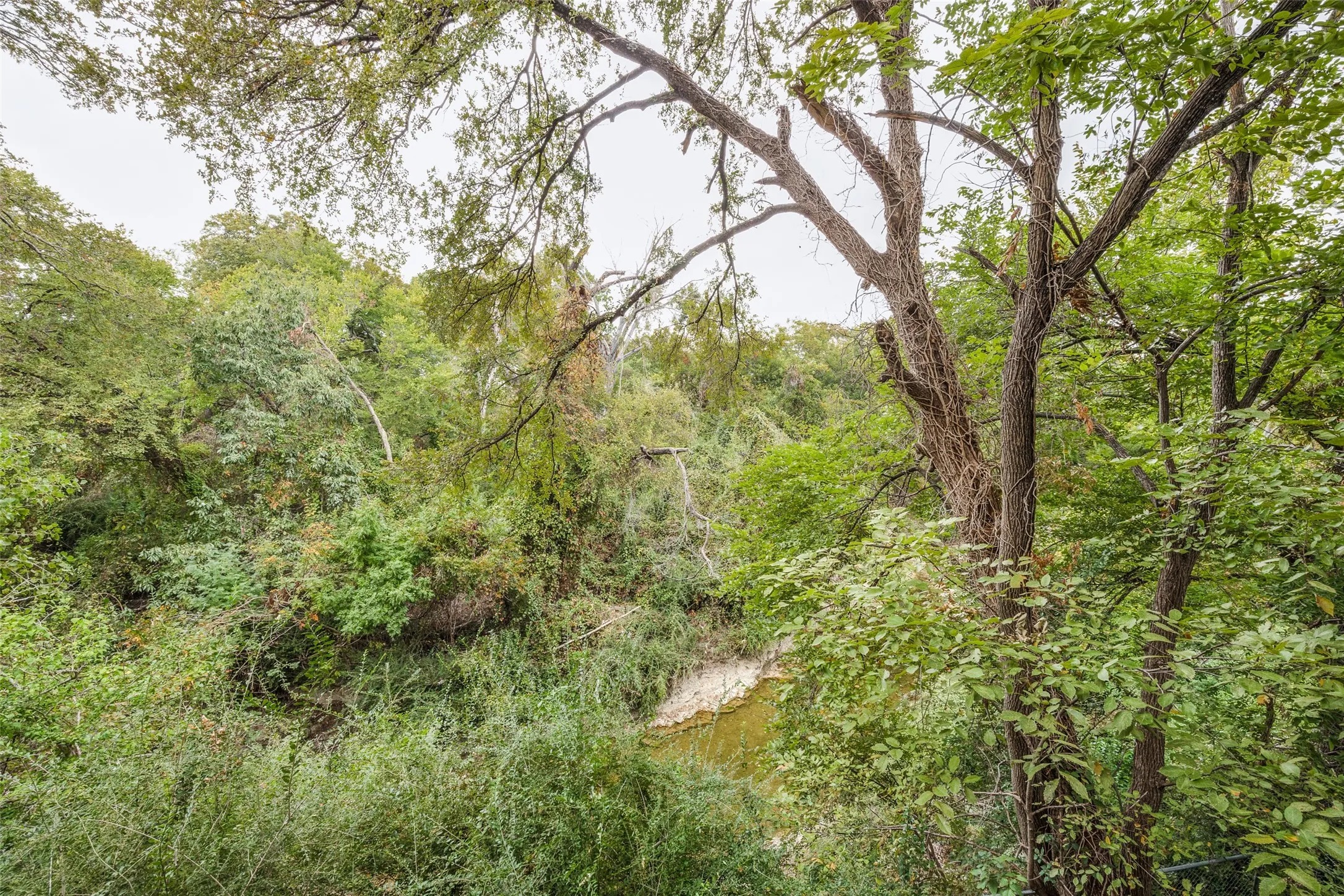 Condominium For Sale in Dallas County , 9801 Royal Lane 703, Dallas, Texas 75231, 2 Bedroom, 3 Bathroom, Garage spaces, 1,111 Sqft, built in 1981, Preowned, mls#21184467, Real Estate Agent in Dallas, Homes For Sale in Dallas county, Homes For Sale in Dallas, Realtor in Dallas Texas, Real Estate Brokerage Independent Realty Texas, Luminita Cordes Realtor