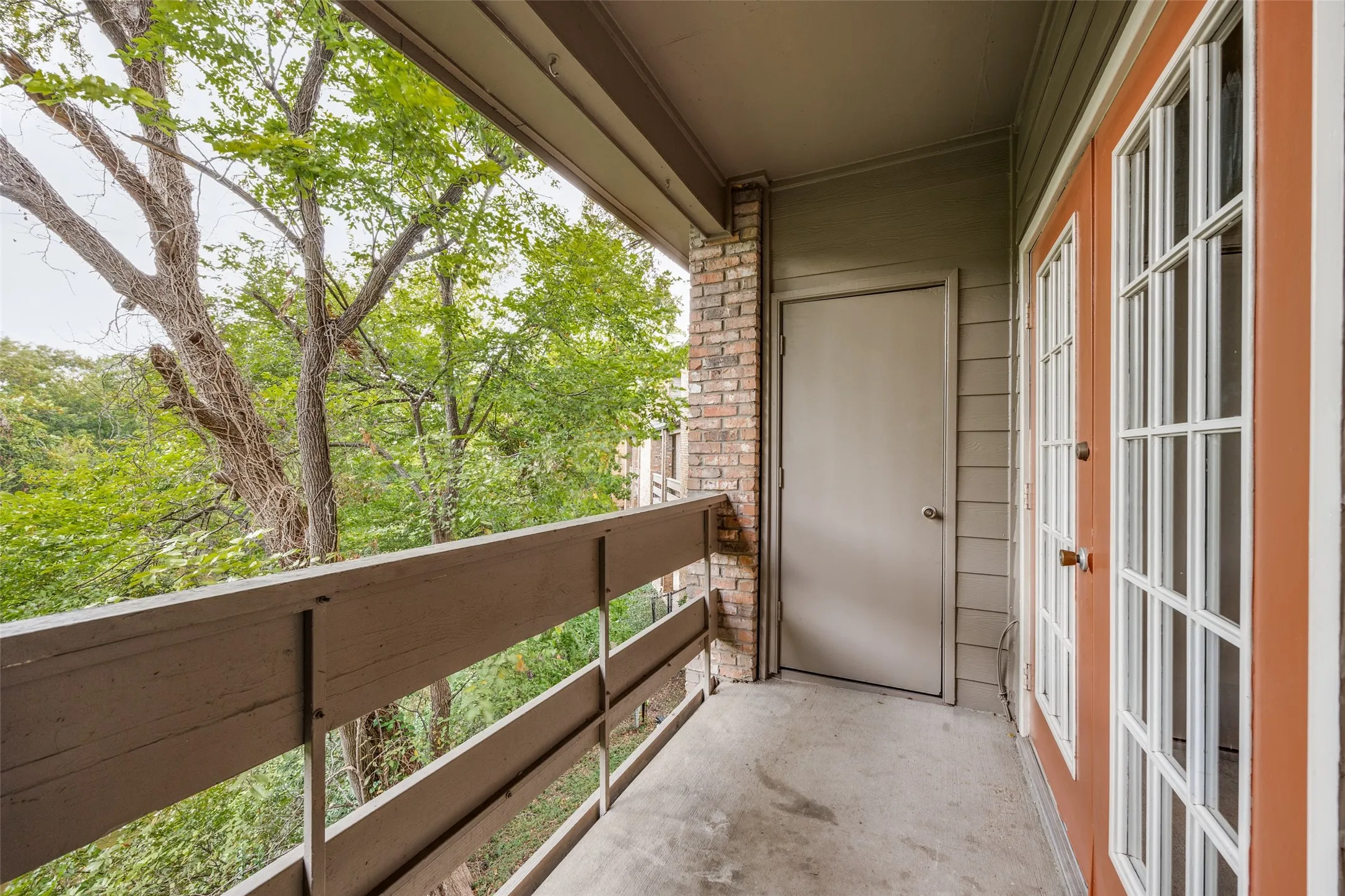 Condominium For Sale in Dallas County , 9801 Royal Lane 703, Dallas, Texas 75231, 2 Bedroom, 3 Bathroom, Garage spaces, 1,111 Sqft, built in 1981, Preowned, mls#21184467, Real Estate Agent in Dallas, Homes For Sale in Dallas county, Homes For Sale in Dallas, Realtor in Dallas Texas, Real Estate Brokerage Independent Realty Texas, Luminita Cordes Realtor