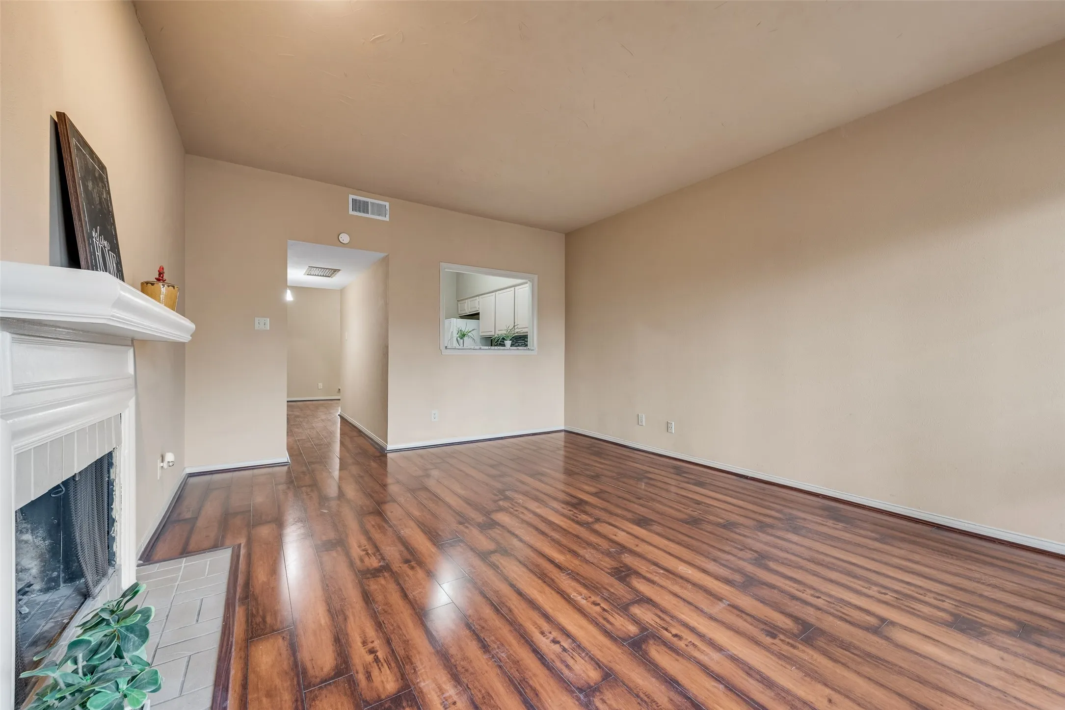 Condominium For Sale in Dallas County , 9801 Royal Lane 703, Dallas, Texas 75231, 2 Bedroom, 3 Bathroom, Garage spaces, 1,111 Sqft, built in 1981, Preowned, mls#21184467, Real Estate Agent in Dallas, Homes For Sale in Dallas county, Homes For Sale in Dallas, Realtor in Dallas Texas, Real Estate Brokerage Independent Realty Texas, Luminita Cordes Realtor