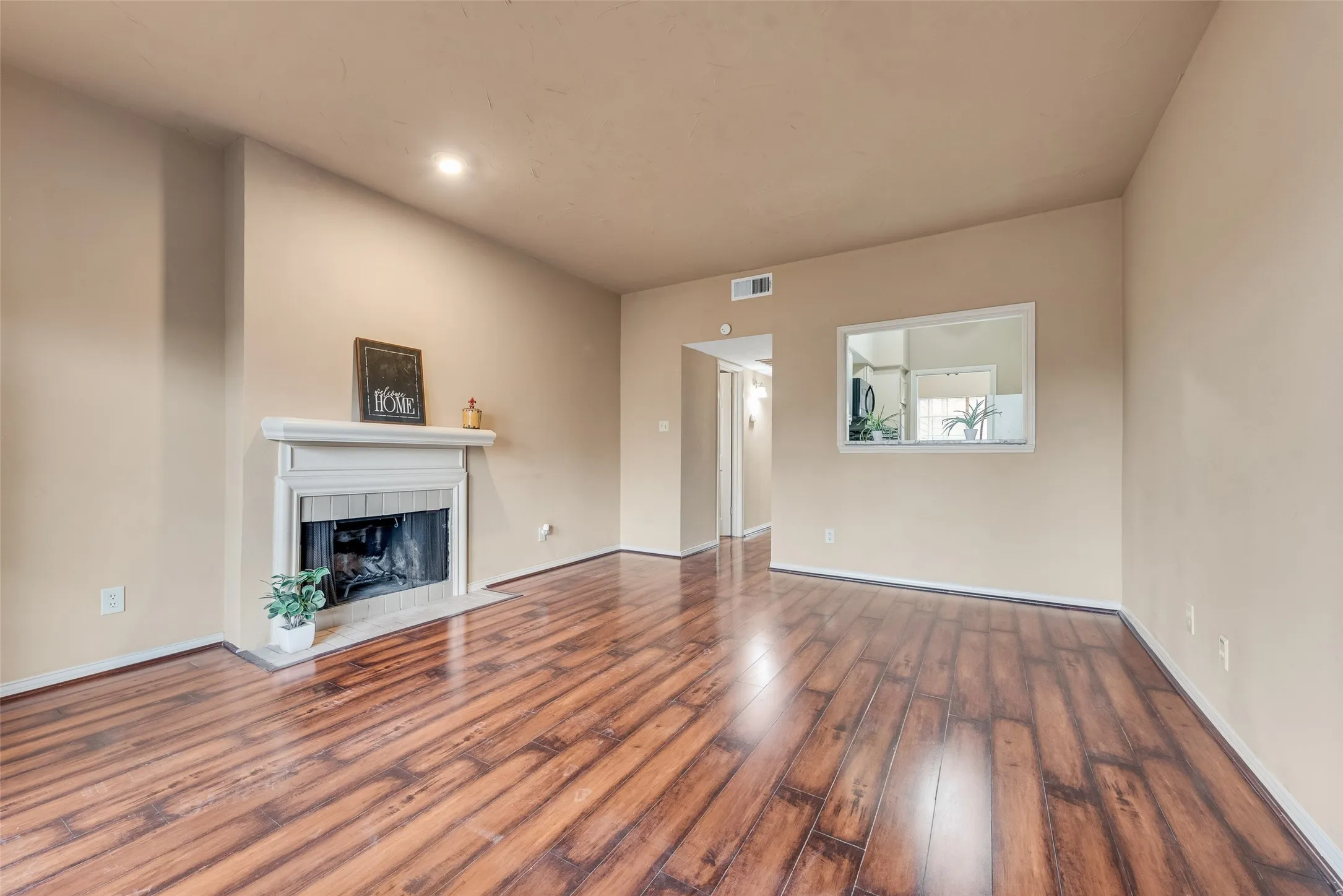 Condominium For Sale in Dallas County , 9801 Royal Lane 703, Dallas, Texas 75231, 2 Bedroom, 3 Bathroom, Garage spaces, 1,111 Sqft, built in 1981, Preowned, mls#21184467, Real Estate Agent in Dallas, Homes For Sale in Dallas county, Homes For Sale in Dallas, Realtor in Dallas Texas, Real Estate Brokerage Independent Realty Texas, Luminita Cordes Realtor