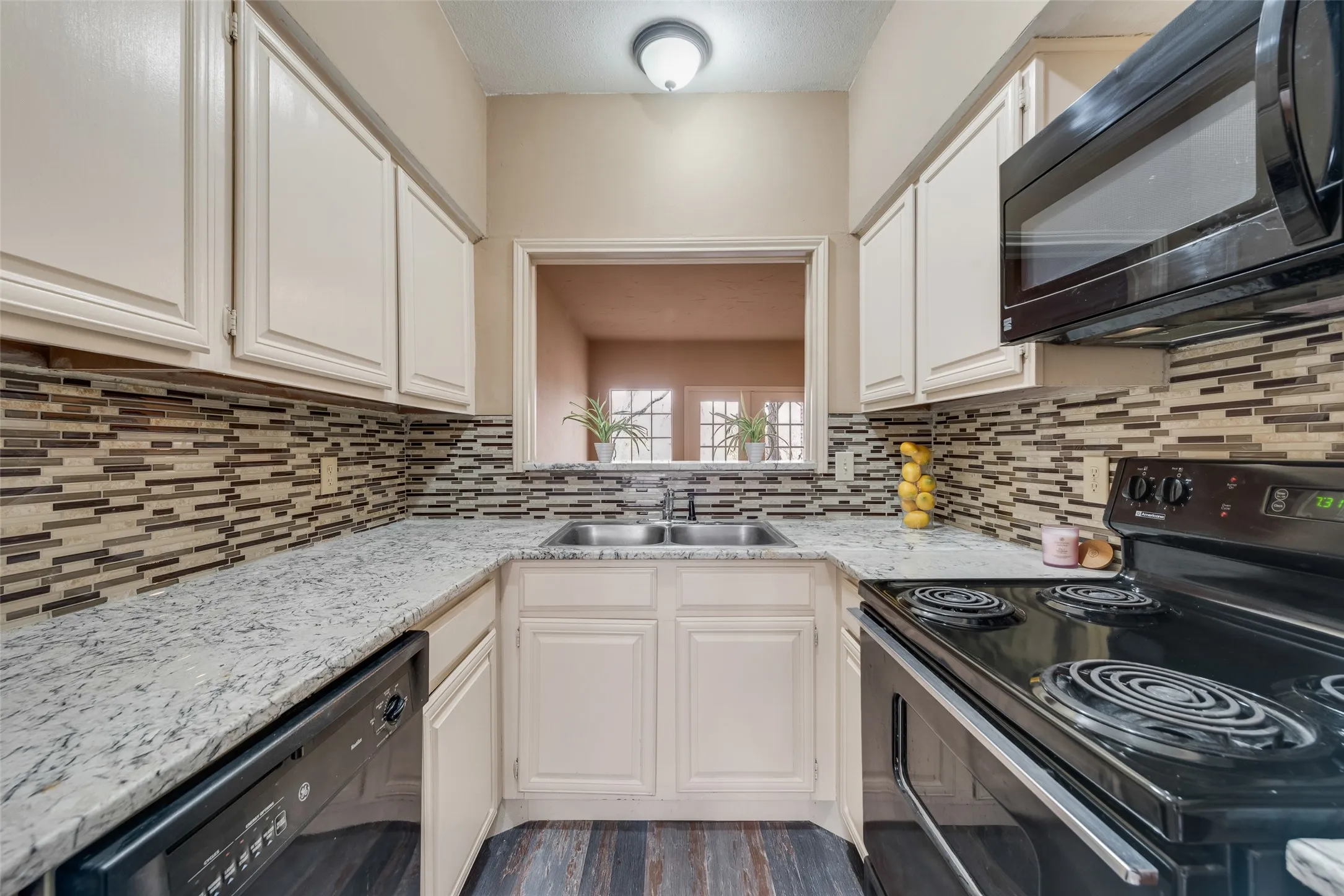 Condominium For Sale in Dallas County , 9801 Royal Lane 703, Dallas, Texas 75231, 2 Bedroom, 3 Bathroom, Garage spaces, 1,111 Sqft, built in 1981, Preowned, mls#21184467, Real Estate Agent in Dallas, Homes For Sale in Dallas county, Homes For Sale in Dallas, Realtor in Dallas Texas, Real Estate Brokerage Independent Realty Texas, Luminita Cordes Realtor
