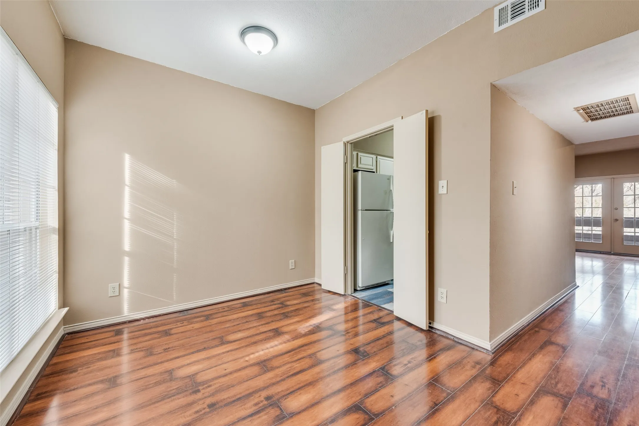 Condominium For Sale in Dallas County , 9801 Royal Lane 703, Dallas, Texas 75231, 2 Bedroom, 3 Bathroom, Garage spaces, 1,111 Sqft, built in 1981, Preowned, mls#21184467, Real Estate Agent in Dallas, Homes For Sale in Dallas county, Homes For Sale in Dallas, Realtor in Dallas Texas, Real Estate Brokerage Independent Realty Texas, Luminita Cordes Realtor