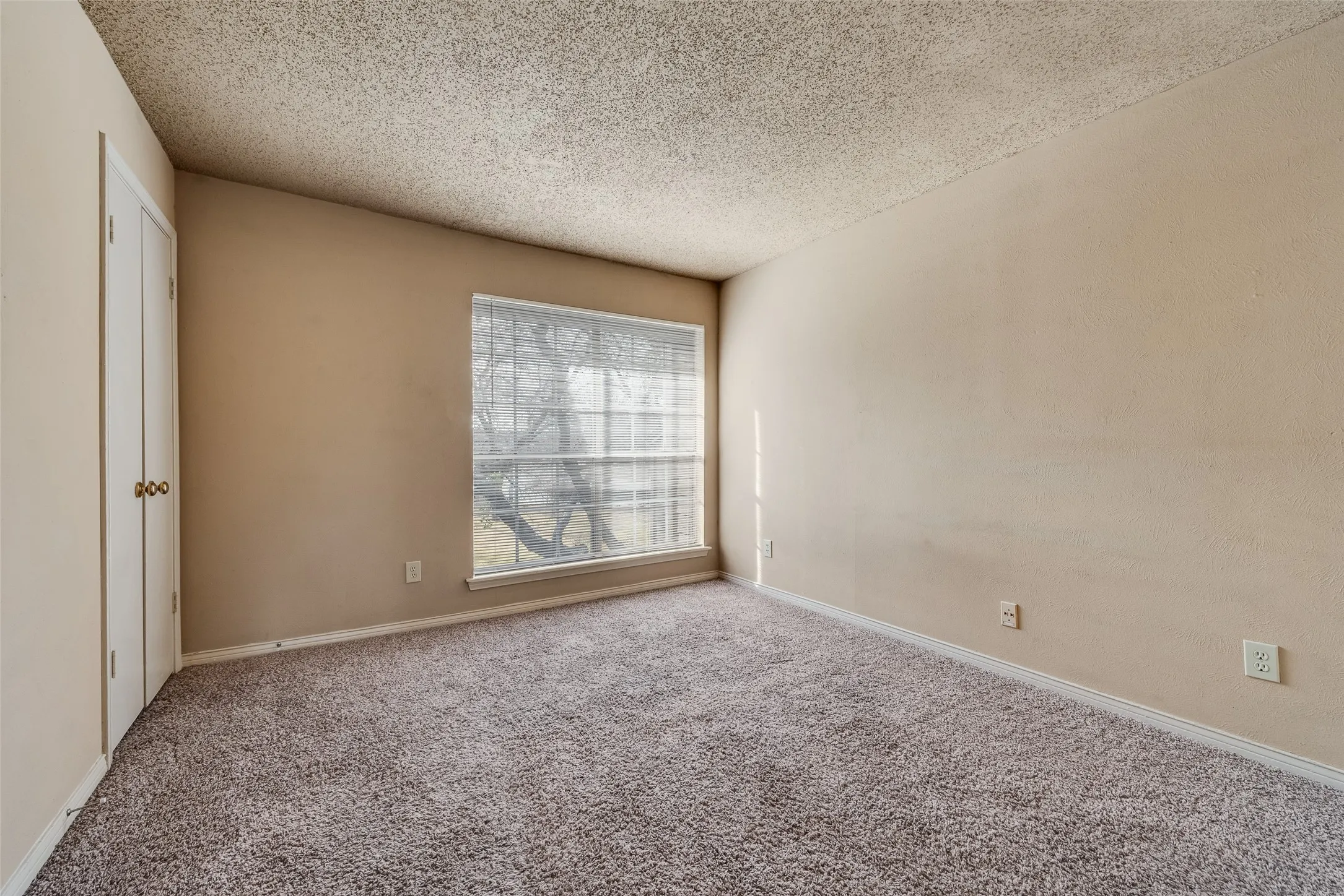 Condominium For Sale in Dallas County , 9801 Royal Lane 703, Dallas, Texas 75231, 2 Bedroom, 3 Bathroom, Garage spaces, 1,111 Sqft, built in 1981, Preowned, mls#21184467, Real Estate Agent in Dallas, Homes For Sale in Dallas county, Homes For Sale in Dallas, Realtor in Dallas Texas, Real Estate Brokerage Independent Realty Texas, Luminita Cordes Realtor