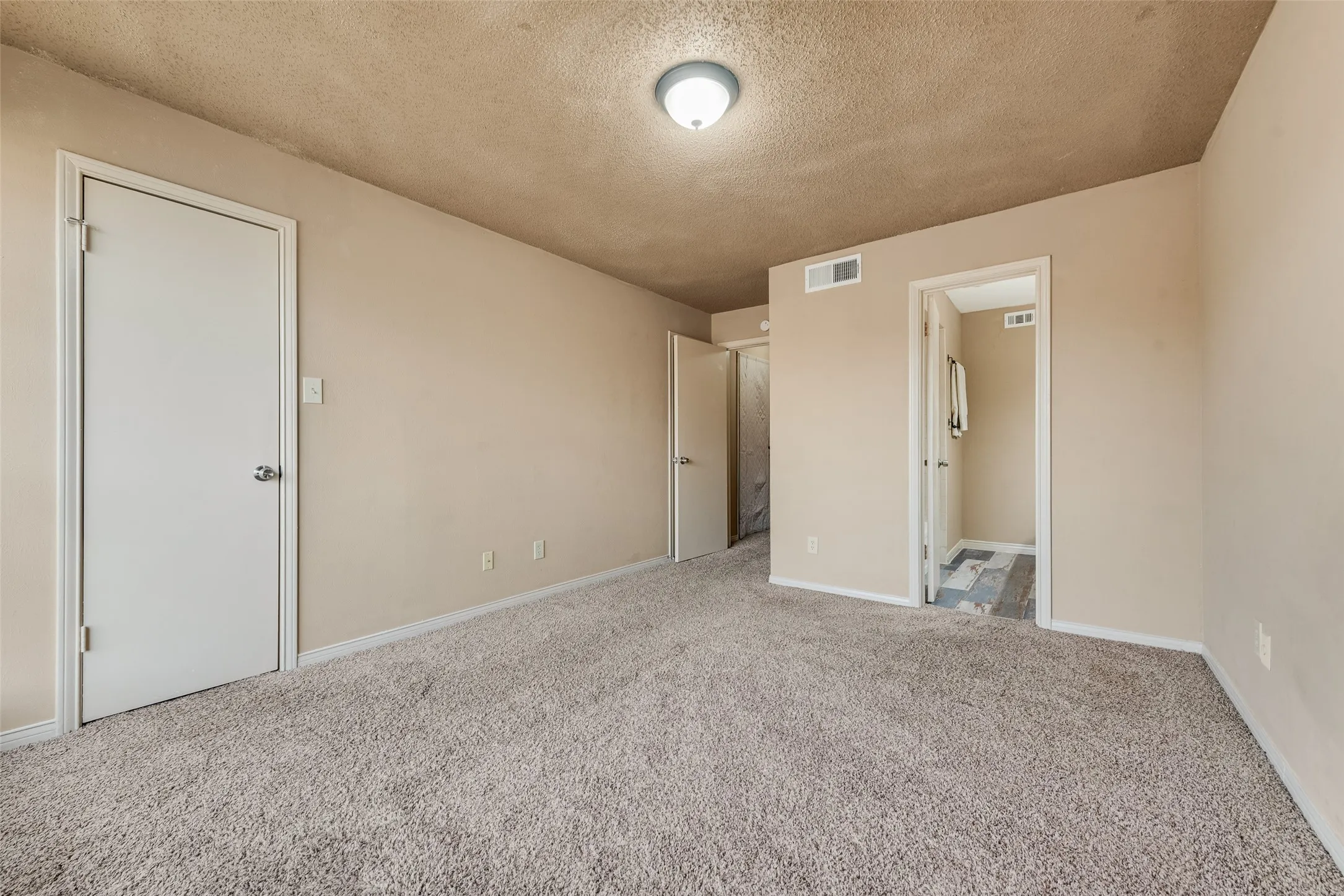 Condominium For Sale in Dallas County , 9801 Royal Lane 703, Dallas, Texas 75231, 2 Bedroom, 3 Bathroom, Garage spaces, 1,111 Sqft, built in 1981, Preowned, mls#21184467, Real Estate Agent in Dallas, Homes For Sale in Dallas county, Homes For Sale in Dallas, Realtor in Dallas Texas, Real Estate Brokerage Independent Realty Texas, Luminita Cordes Realtor