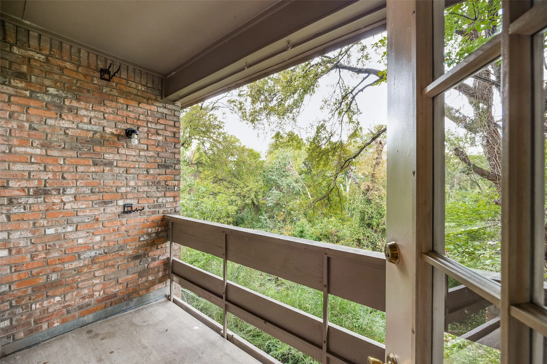Condominium For Sale in Dallas County , 9801 Royal Lane 703, Dallas, Texas 75231, 2 Bedroom, 3 Bathroom, Garage spaces, 1,111 Sqft, built in 1981, Preowned, mls#21184467, Real Estate Agent in Dallas, Homes For Sale in Dallas county, Homes For Sale in Dallas, Realtor in Dallas Texas, Real Estate Brokerage Independent Realty Texas, Luminita Cordes Realtor