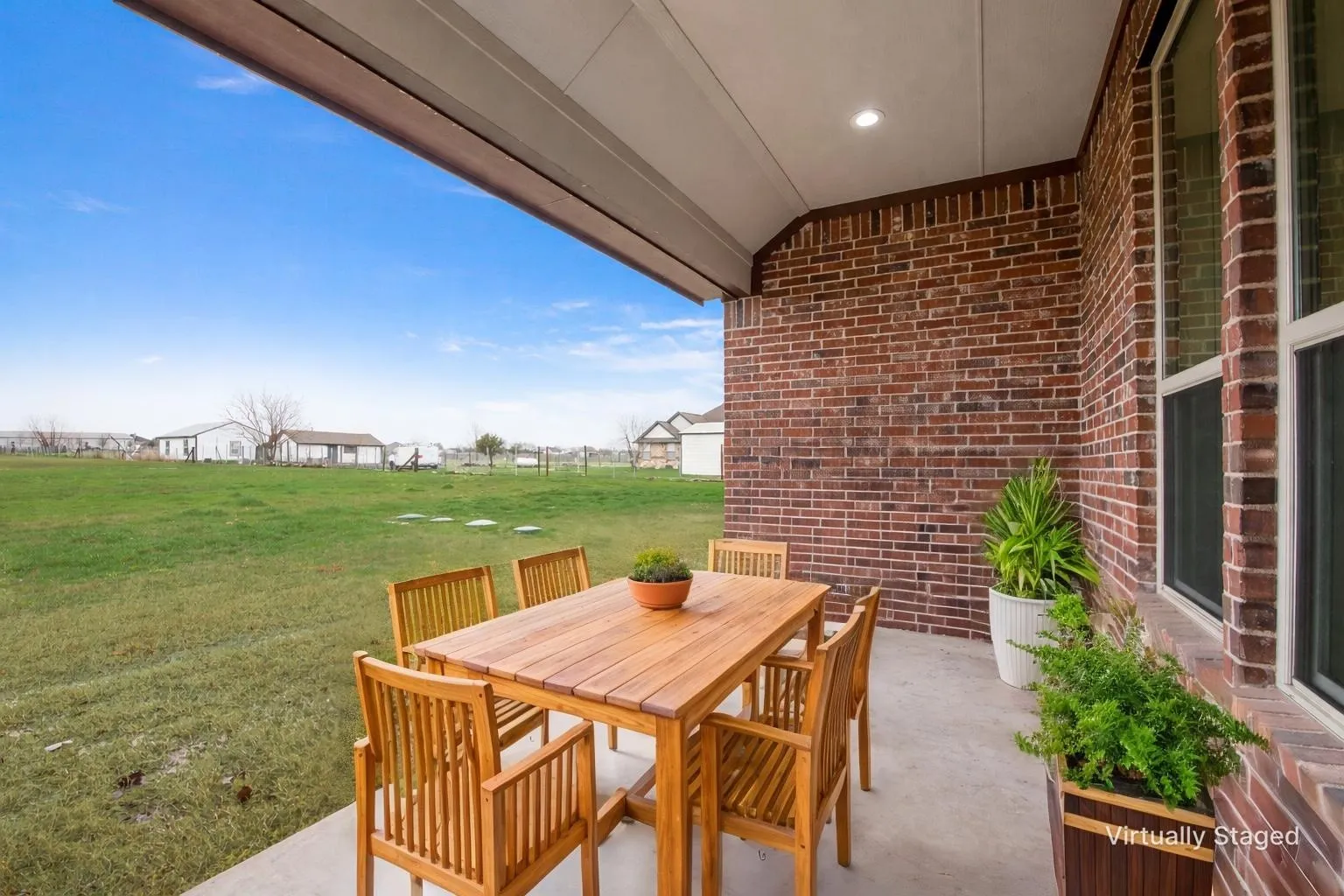 Fun family dinners or peaceful morning coffee is ready to happen here.