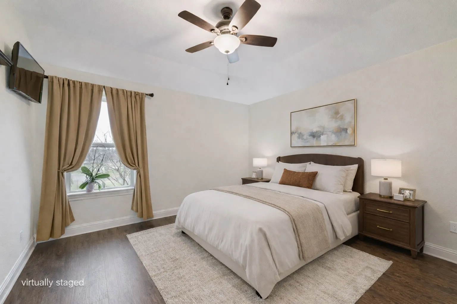 Upstairs bedroom.