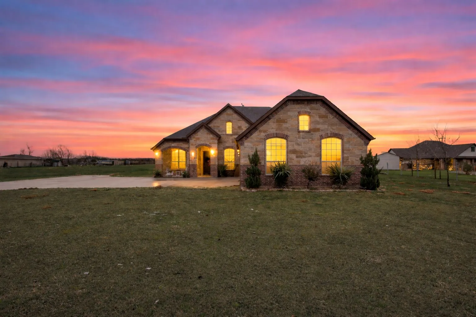 Single Family Residence For Sale in Hunt County , 1968 S Sky Meadows Drive, Caddo Mills, Texas 75135, 5 Bedrooms, 4 Bathrooms, 3 Garage spaces, 3,006 Sqft, built in 2017, Price $675,000, mls#21189860, Real Estate Agent in Caddo Mills, Homes For Sale in Hunt county, Homes For Sale in Caddo Mills, Realtor in Caddo Mills Texas, Real Estate Brokerage Independent Realty Texas, Luminita Cordes Realtor