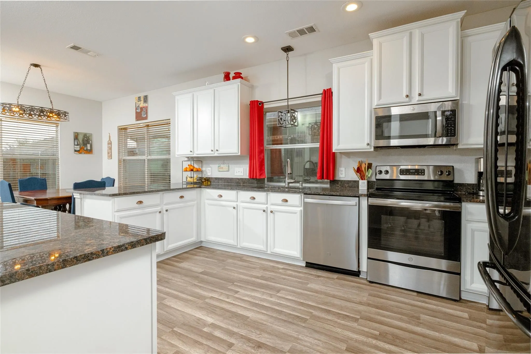 Single Family Residence For Sale in Denton County , 1627 Heron Drive, Aubrey, Texas 76227, 3 Bedroom, 3 Bathroom, 2 Garage spaces, 2,266 Sqft, built in 2004, Preowned, mls#21190618, Real Estate Agent in Aubrey, Homes For Sale in Denton county, Homes For Sale in Aubrey, Realtor in Aubrey Texas, Real Estate Brokerage Independent Realty Texas, Luminita Cordes Realtor
