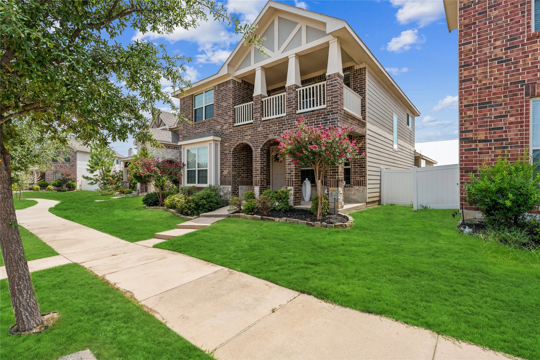 Single Family Residence For Sale in Denton County , 1120 Black Cherry Drive, Aubrey, Texas 76227, 4 Bedroom, 3 Bathroom, 2 Garage spaces, 2,631 Sqft, built in 2014, Preowned, mls#21176508, Real Estate Agent in Aubrey, Homes For Sale in Denton county, Homes For Sale in Aubrey, Realtor in Aubrey Texas, Real Estate Brokerage Independent Realty Texas, Luminita Cordes Realtor