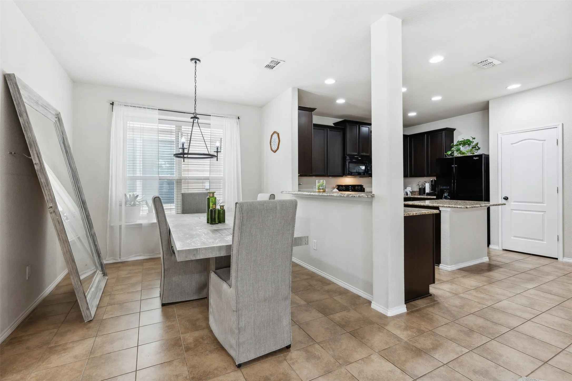 Single Family Residence For Sale in Denton County , 1120 Black Cherry Drive, Aubrey, Texas 76227, 4 Bedroom, 3 Bathroom, 2 Garage spaces, 2,631 Sqft, built in 2014, Preowned, mls#21176508, Real Estate Agent in Aubrey, Homes For Sale in Denton county, Homes For Sale in Aubrey, Realtor in Aubrey Texas, Real Estate Brokerage Independent Realty Texas, Luminita Cordes Realtor