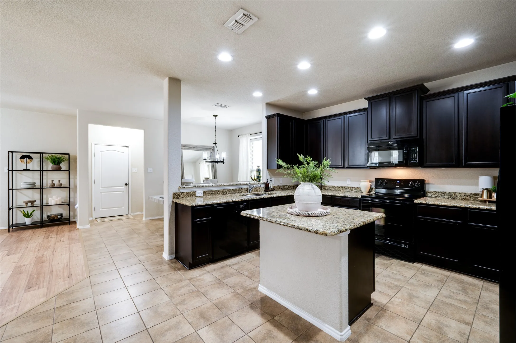 Single Family Residence For Sale in Denton County , 1120 Black Cherry Drive, Aubrey, Texas 76227, 4 Bedroom, 3 Bathroom, 2 Garage spaces, 2,631 Sqft, built in 2014, Preowned, mls#21176508, Real Estate Agent in Aubrey, Homes For Sale in Denton county, Homes For Sale in Aubrey, Realtor in Aubrey Texas, Real Estate Brokerage Independent Realty Texas, Luminita Cordes Realtor