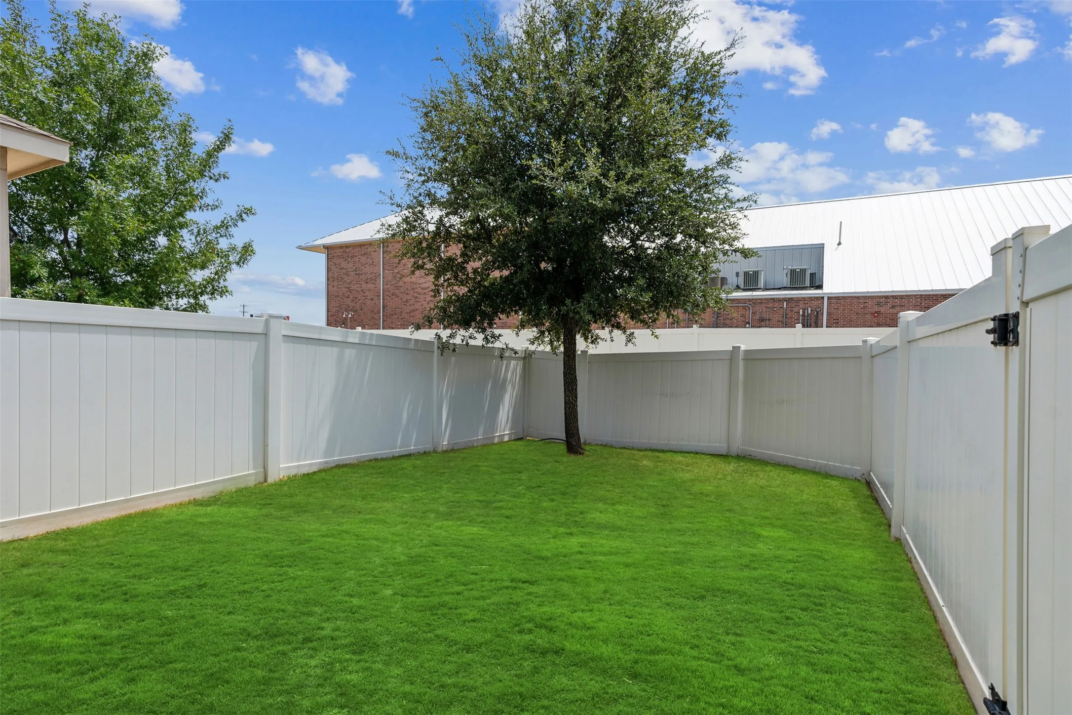 Single Family Residence For Sale in Denton County , 1120 Black Cherry Drive, Aubrey, Texas 76227, 4 Bedroom, 3 Bathroom, 2 Garage spaces, 2,631 Sqft, built in 2014, Preowned, mls#21176508, Real Estate Agent in Aubrey, Homes For Sale in Denton county, Homes For Sale in Aubrey, Realtor in Aubrey Texas, Real Estate Brokerage Independent Realty Texas, Luminita Cordes Realtor