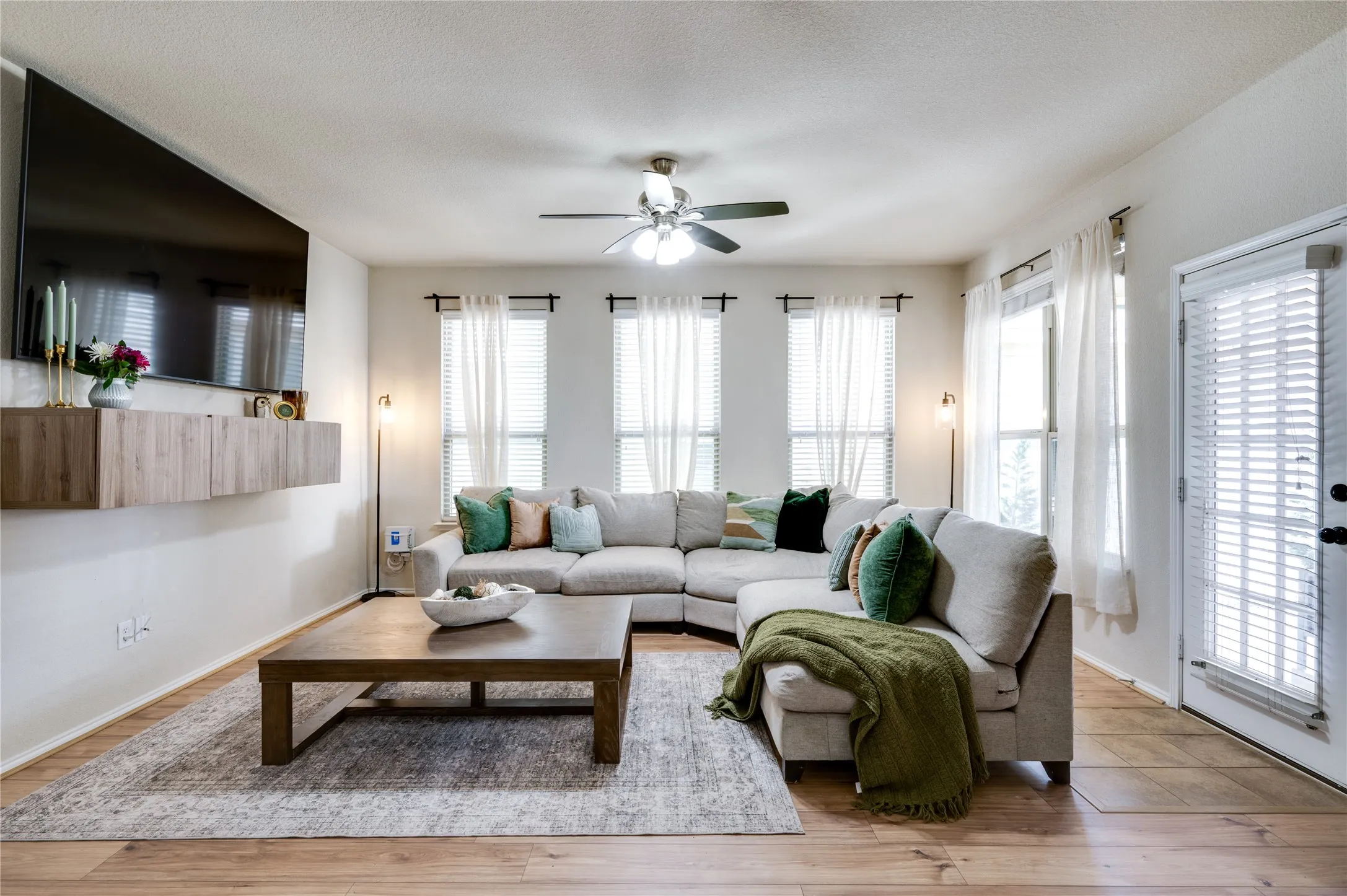 Single Family Residence For Sale in Denton County , 1120 Black Cherry Drive, Aubrey, Texas 76227, 4 Bedroom, 3 Bathroom, 2 Garage spaces, 2,631 Sqft, built in 2014, Preowned, mls#21176508, Real Estate Agent in Aubrey, Homes For Sale in Denton county, Homes For Sale in Aubrey, Realtor in Aubrey Texas, Real Estate Brokerage Independent Realty Texas, Luminita Cordes Realtor