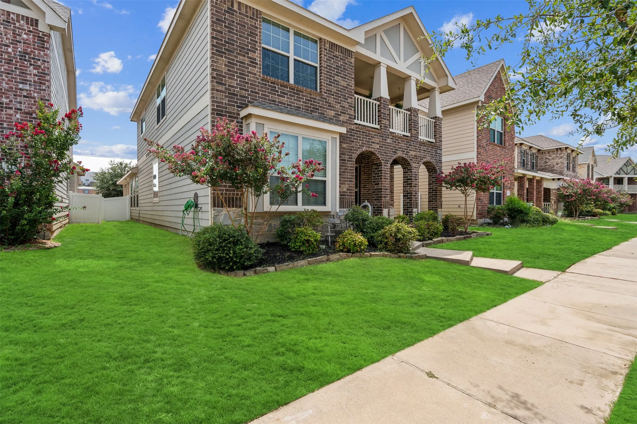 Single Family Residence For Sale in Denton County , 1120 Black Cherry Drive, Aubrey, Texas 76227, 4 Bedroom, 3 Bathroom, 2 Garage spaces, 2,631 Sqft, built in 2014, Preowned, mls#21176508, Real Estate Agent in Aubrey, Homes For Sale in Denton county, Homes For Sale in Aubrey, Realtor in Aubrey Texas, Real Estate Brokerage Independent Realty Texas, Luminita Cordes Realtor