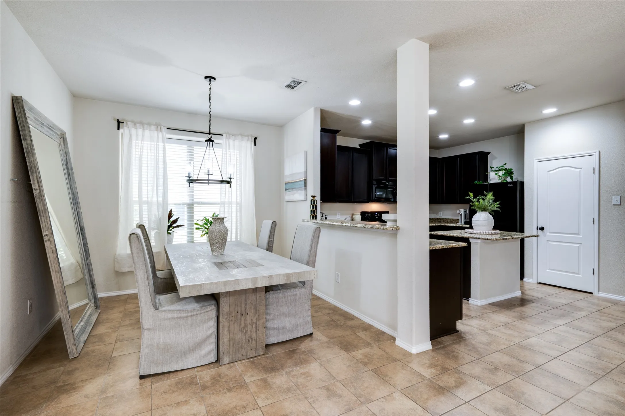 Single Family Residence For Sale in Denton County , 1120 Black Cherry Drive, Aubrey, Texas 76227, 4 Bedroom, 3 Bathroom, 2 Garage spaces, 2,631 Sqft, built in 2014, Preowned, mls#21176508, Real Estate Agent in Aubrey, Homes For Sale in Denton county, Homes For Sale in Aubrey, Realtor in Aubrey Texas, Real Estate Brokerage Independent Realty Texas, Luminita Cordes Realtor