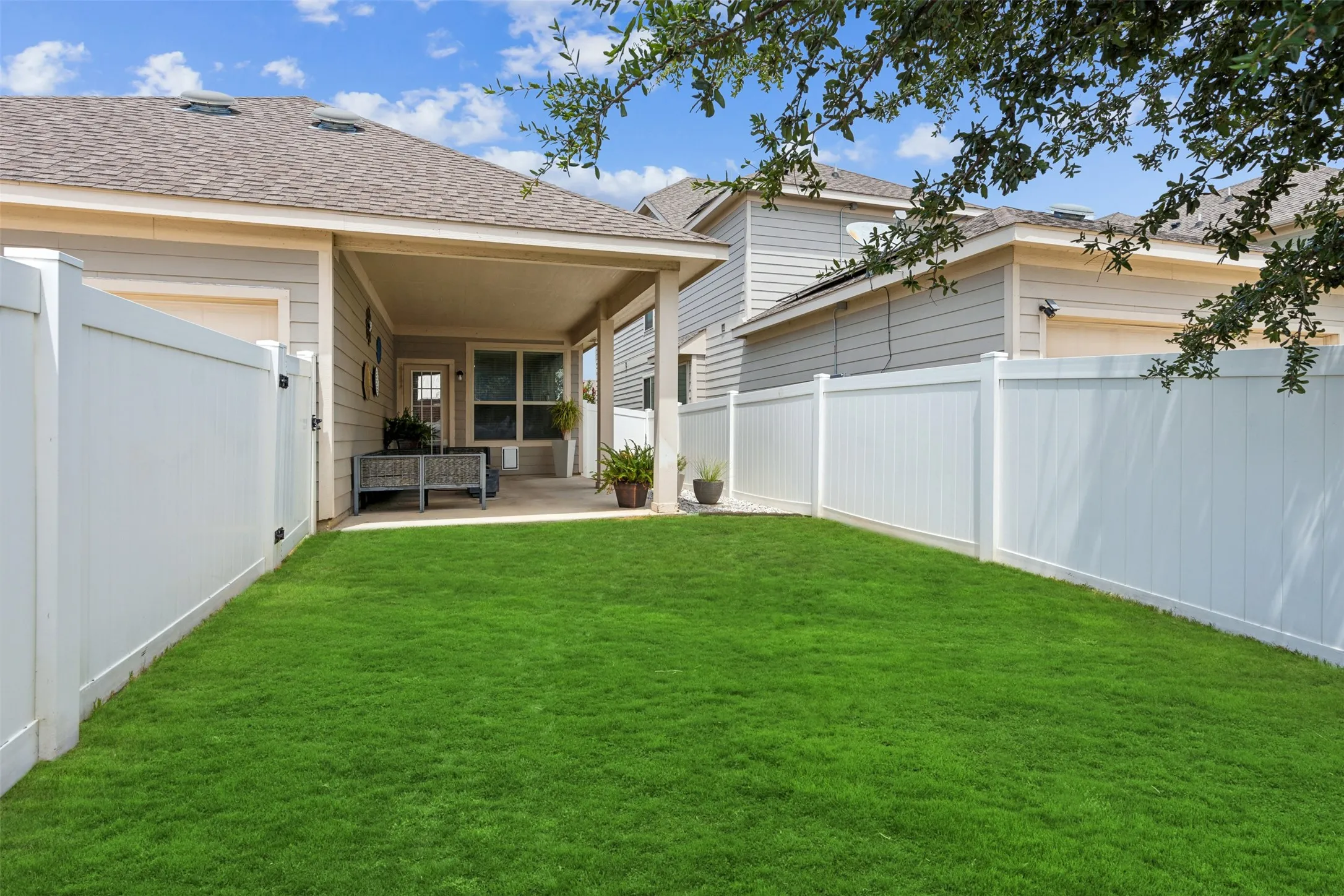 Single Family Residence For Sale in Denton County , 1120 Black Cherry Drive, Aubrey, Texas 76227, 4 Bedroom, 3 Bathroom, 2 Garage spaces, 2,631 Sqft, built in 2014, Preowned, mls#21176508, Real Estate Agent in Aubrey, Homes For Sale in Denton county, Homes For Sale in Aubrey, Realtor in Aubrey Texas, Real Estate Brokerage Independent Realty Texas, Luminita Cordes Realtor